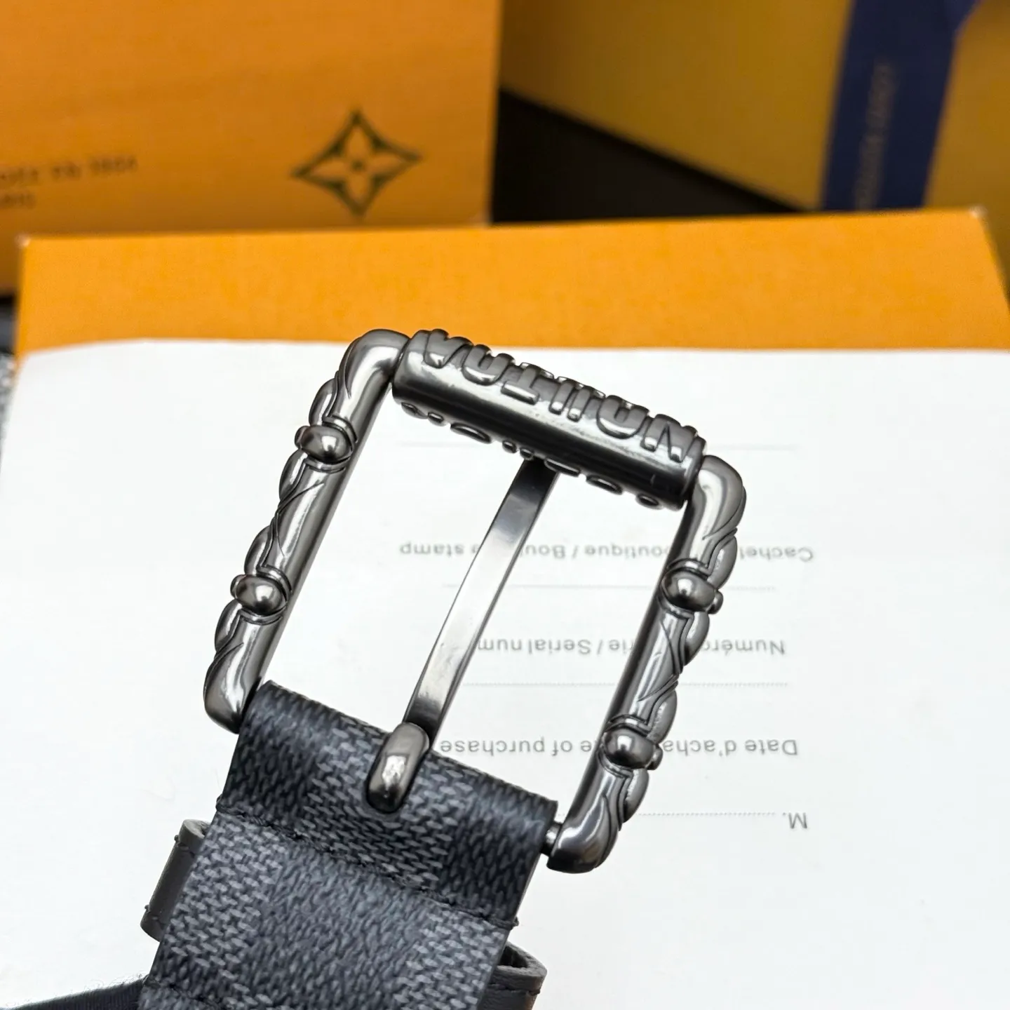 💰480💰Full package💰 💍Purchasing-grade LV⚡️🌹Drift Monogram Surplus belt reinterprets the brand heritage from a youthful perspective and tells the dynamic aesthetics of creative director Pharrell Williams. Monogram coated canvas is dipped in military colors on one side, while the reverse is in plain leather with a subtle pin buckle.