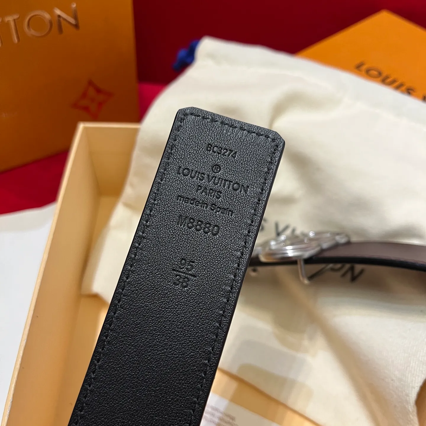 💰560💰Full package💰 💍Purchasing-grade LV⚡️🌹Simple but high-end fashionable✨❗️Donkey brand men’s belt⚡️🌹Width 3.5cm, imported calfskin on both sides, usable on both sides, brand new intricately intertwined exquisite buckles, this is the right choice for those who don’t like exaggerated big logos⚡️🌹