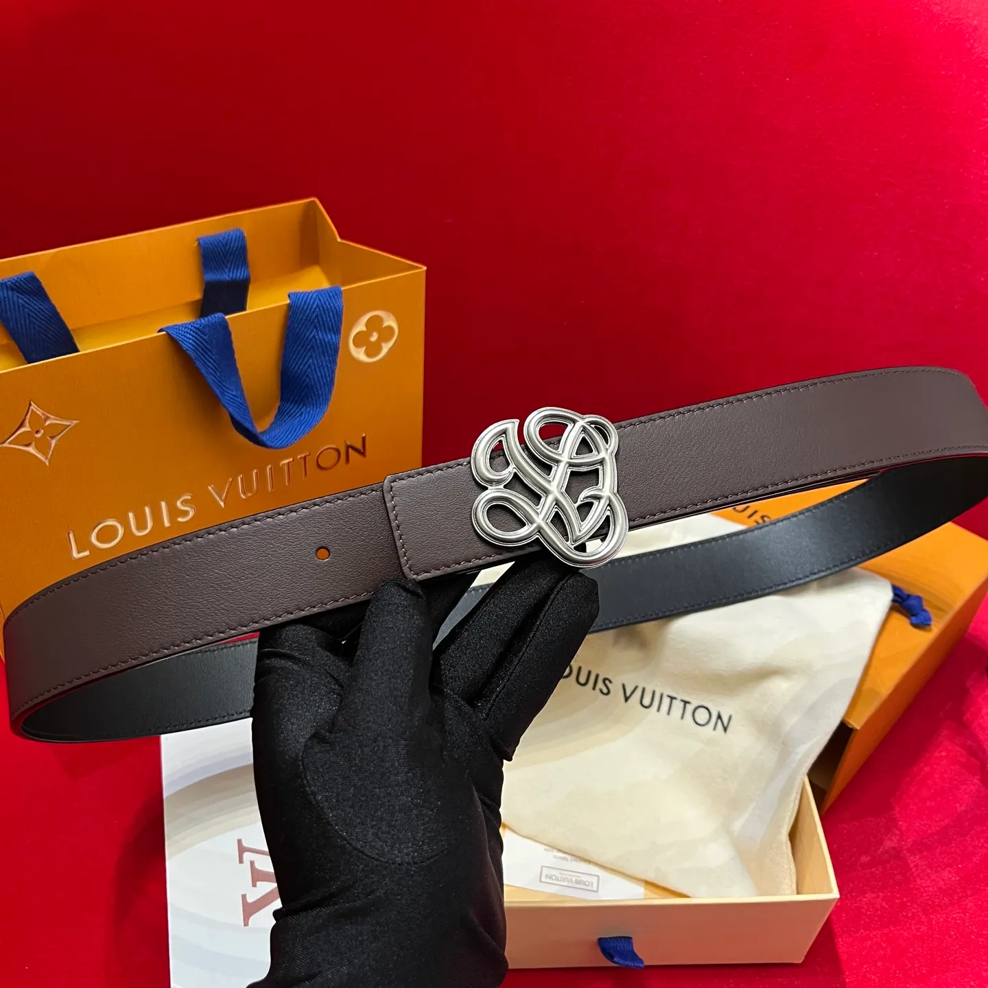 💰560💰Full package💰 💍Purchasing-grade LV⚡️🌹Simple but high-end fashionable✨❗️Donkey brand men’s belt⚡️🌹Width 3.5cm, imported calfskin on both sides, usable on both sides, brand new intricately intertwined exquisite buckles, this is the right choice for those who don’t like exaggerated big logos⚡️🌹