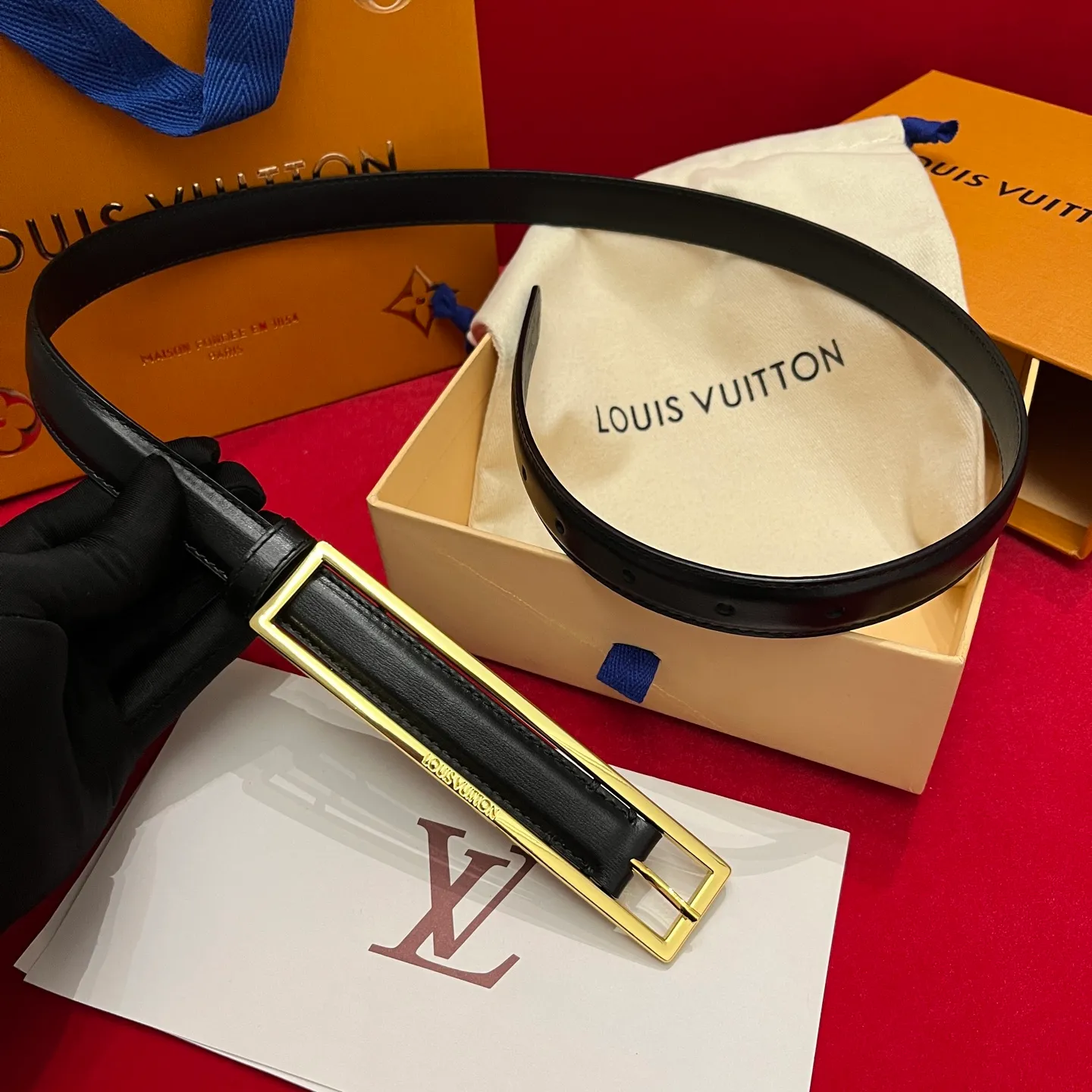 💰520💰Complete package💰 💍Purchasing-grade LV new thin belt for women💕 2.0cm wide and ultra-fine. It is a thin belt. The rectangular buckle version is simple and exquisite. It can outline a woman's waist line just right, showing elegance and slenderness.