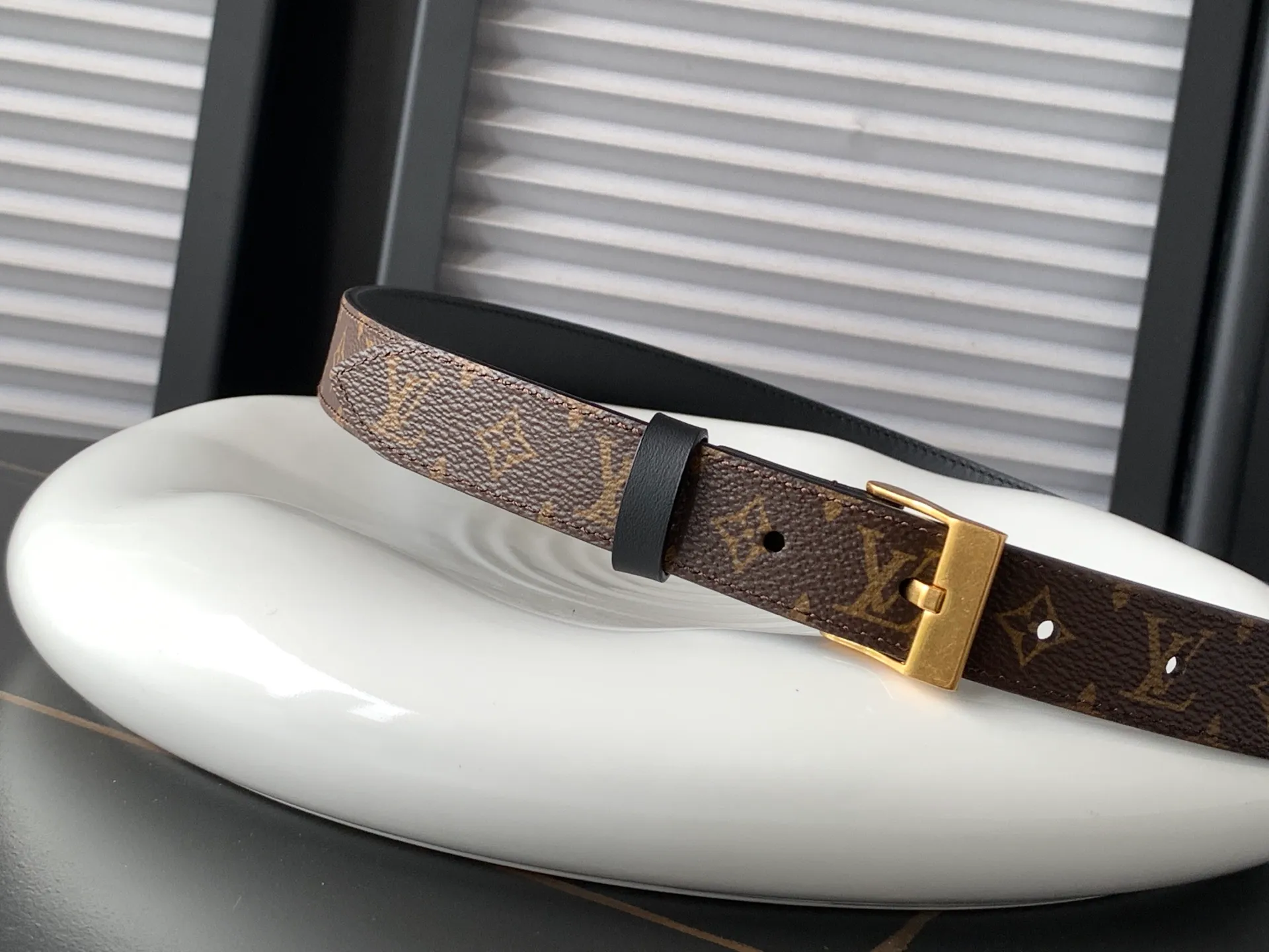 💰460💰Full set of packaging💰 💍Purchasing-grade LV⚡️🌹Treasure mold opening and customization🔨2025 counter new model. LV women's belt optional 3.0cm width latest two-color effect hardware, authentic and specially used for real-life shooting🎬