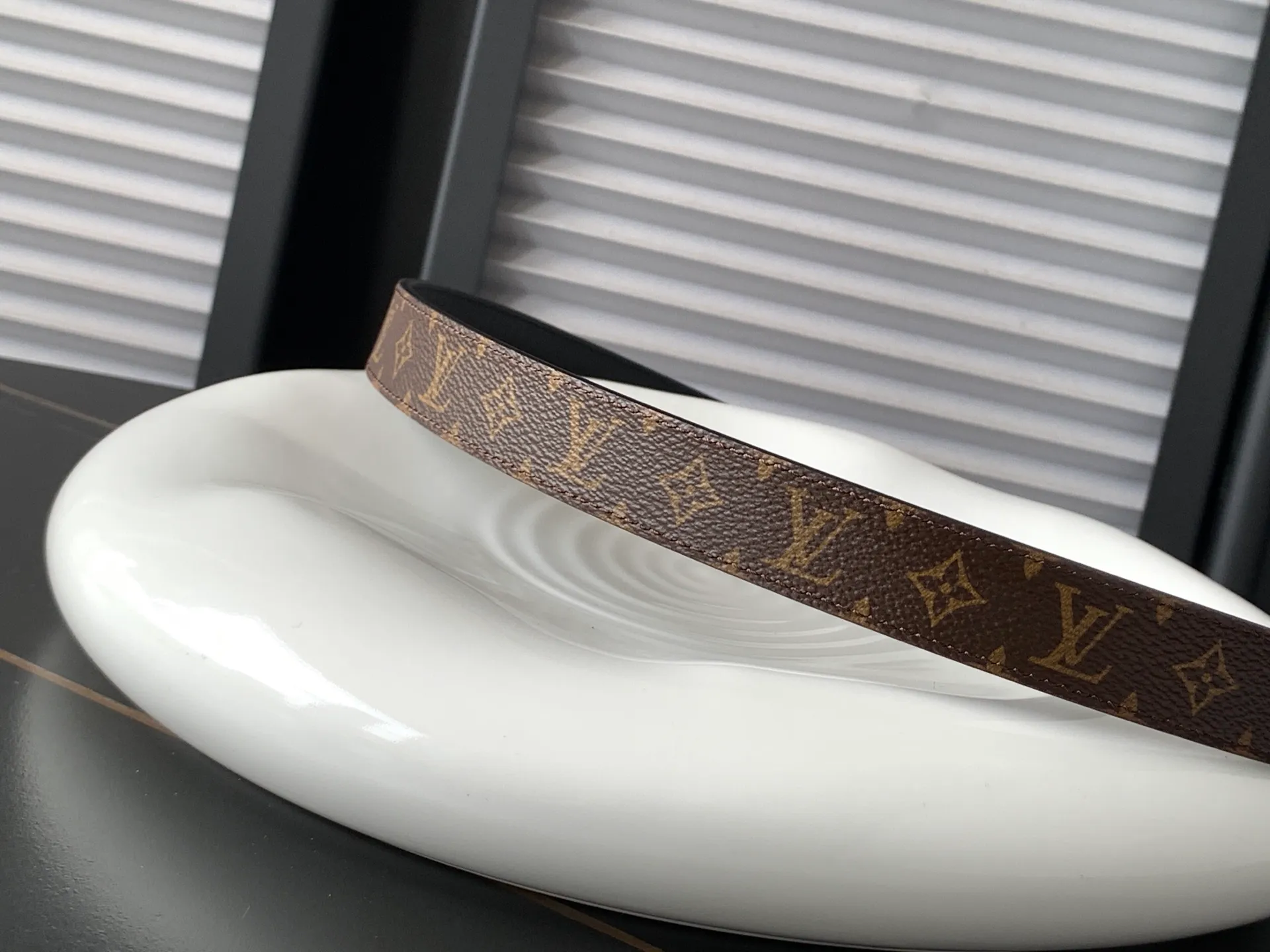 💰460💰Full set of packaging💰 💍Purchasing-grade LV⚡️🌹Treasure mold opening and customization🔨2025 counter new model. LV women's belt optional 3.0cm width latest two-color effect hardware, authentic and specially used for real-life shooting🎬