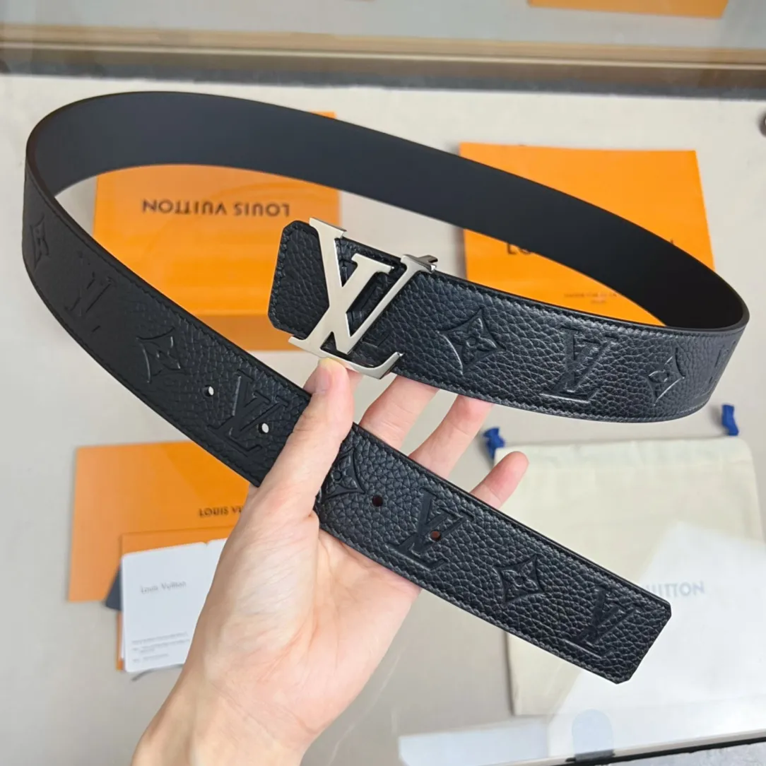 💰480💰Full package💰 💍Purchasing-grade LV M0424 latest model from the counter. This belt is specially tailored for overseas purchasing agents. The upper body is absolutely versatile and stylish! This is not an ordinary product in the market! High-definition details show you the true quality. Wear body 4.0cm