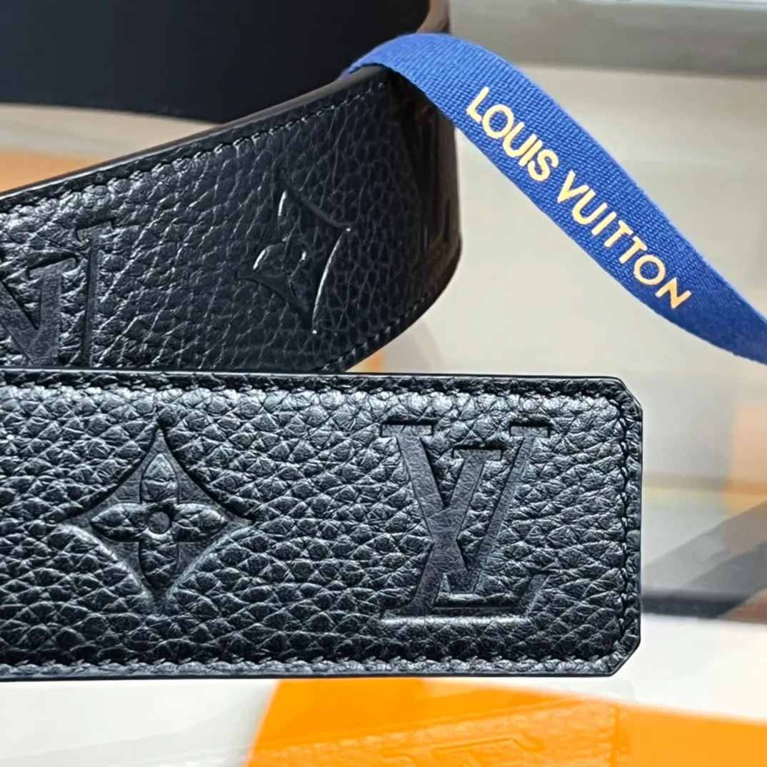💰480💰Full package💰 💍Purchasing-grade LV M0424 latest model from the counter. This belt is specially tailored for overseas purchasing agents. The upper body is absolutely versatile and stylish! This is not an ordinary product in the market! High-definition details show you the true quality. Wear body 4.0cm