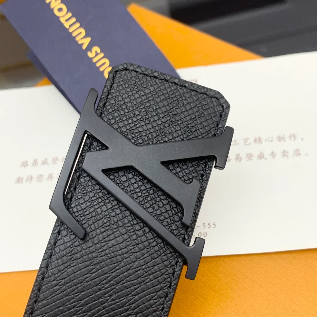 💰440💰Full package💰 💍Purchasing-grade Lv donkey brand👀⚡️🌹New men's belt Width 4cm Customized canvas fabric decorated with new pattern effect (pure color) ⚡️🌹Set off the imported calfskin color base Paired with exquisite letter buckle, great feel ⚡️🌹