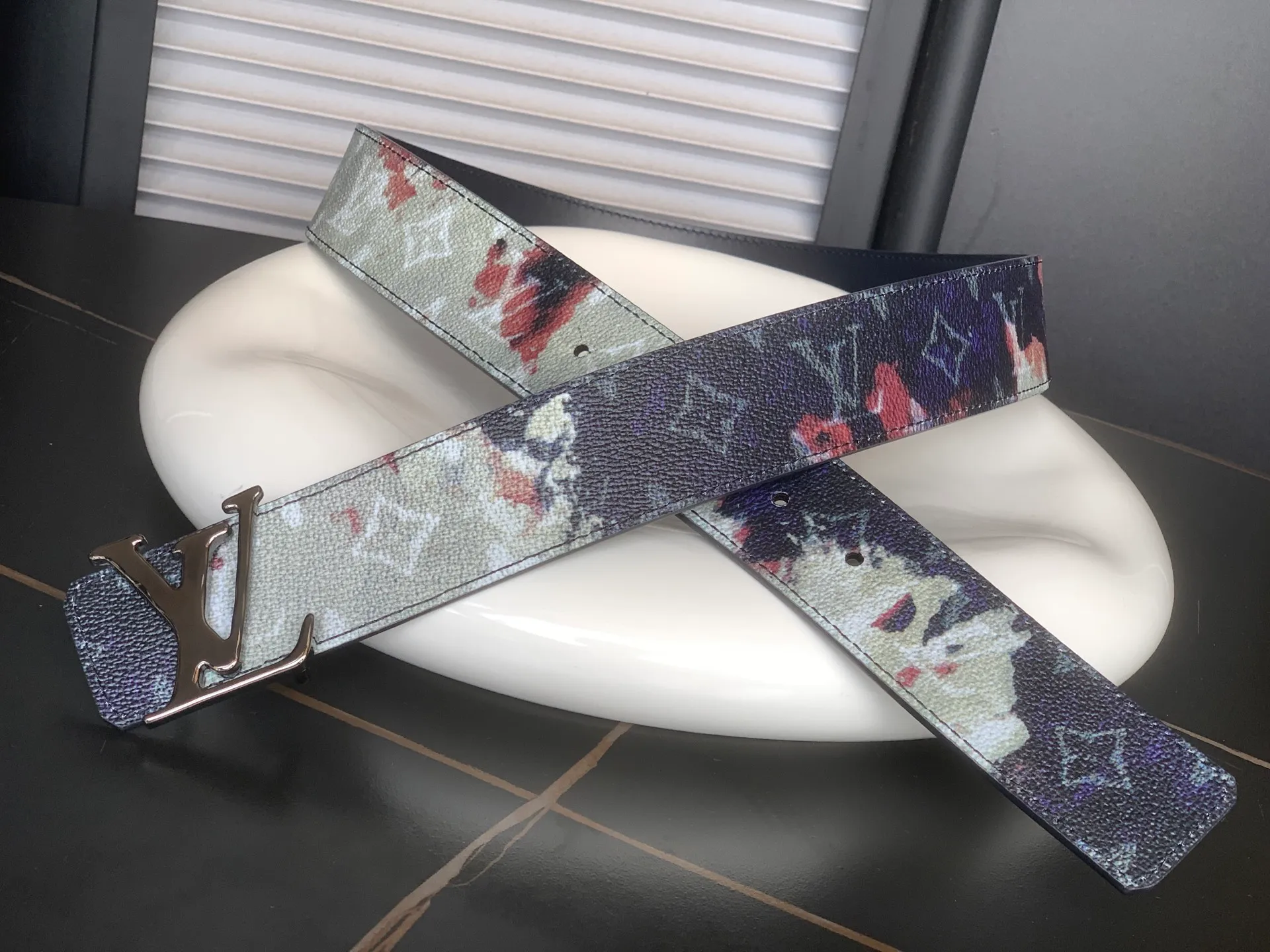 💰480💰Full package💰 💍Purchasing-grade LV belt 4.0cm wide, newly released Monogram Ink canvas presbyopia fabric, imported Italian plain calfskin lining, with new diamond-shaped LV letter buckle💓💓💓