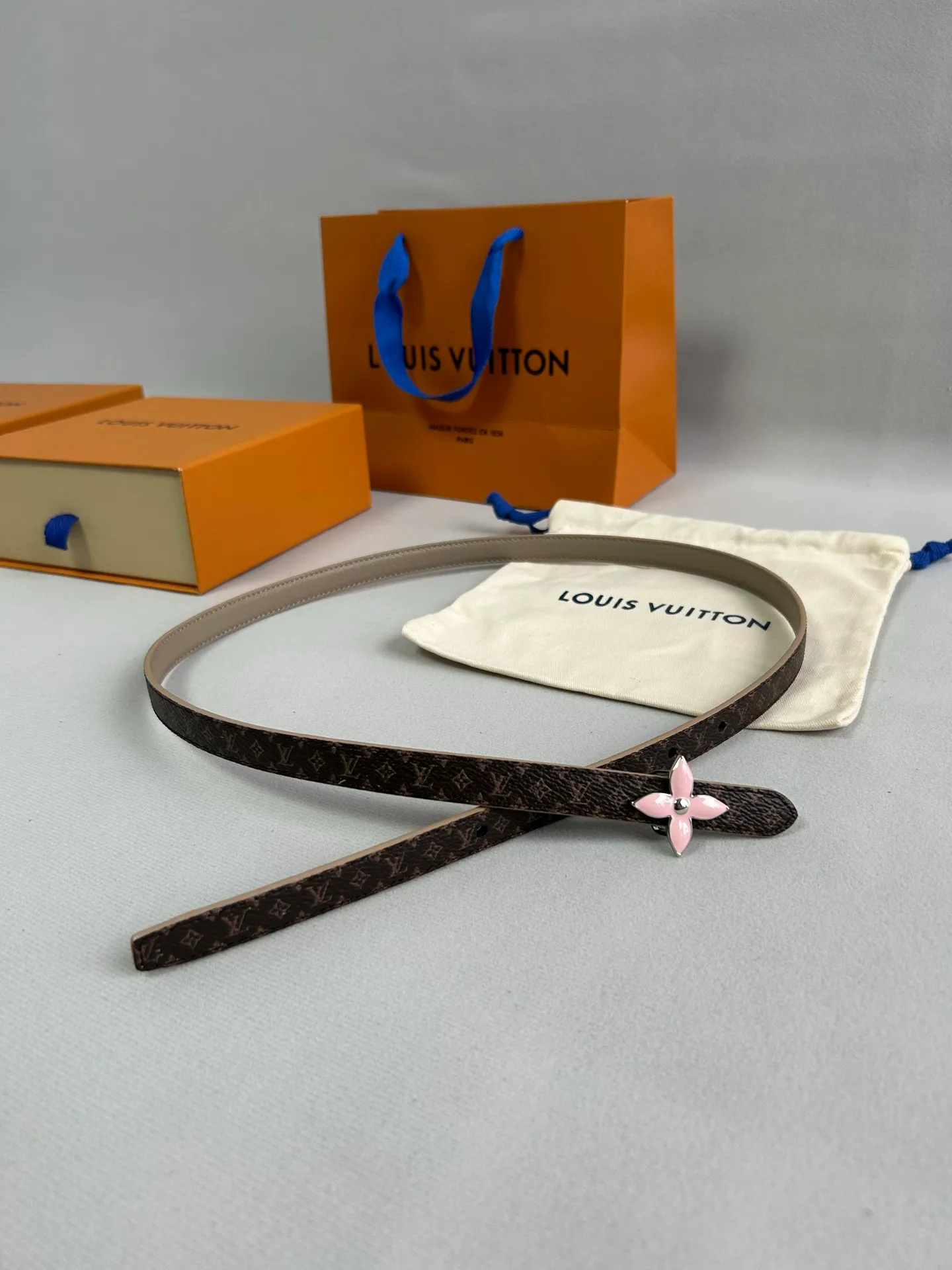 💰440💰Full package💰 💍Purchase grade LV Louis Vuitton⚡️🌹1.5cm double-sided belt, counter quality, double-sided use. Pure copper hardware buckle. Accessories loved by the brand’s brilliant classic designs