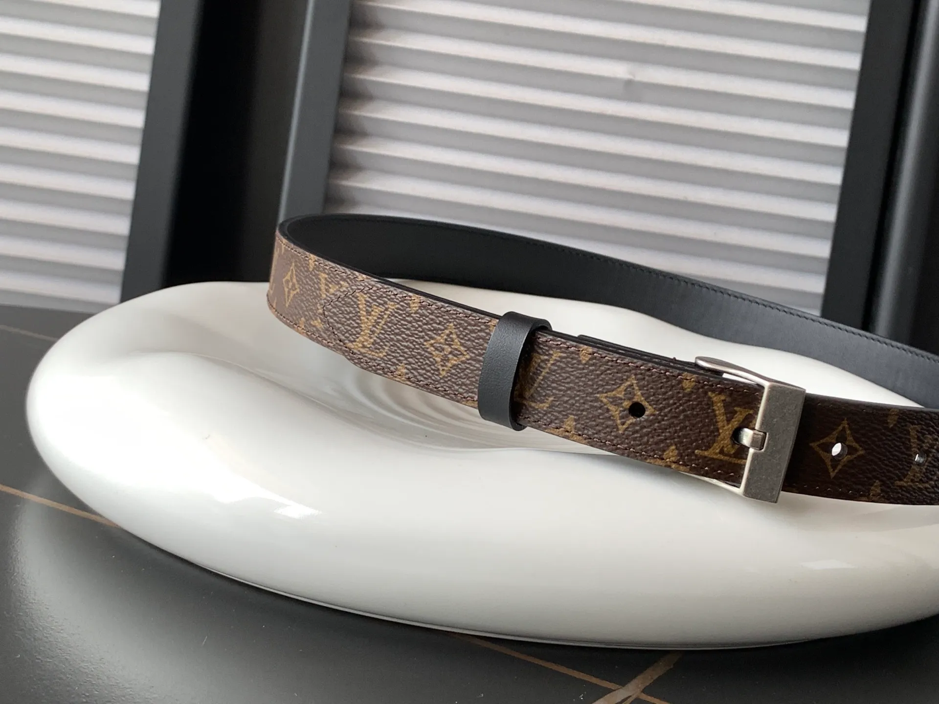 💰460💰Full set of packaging💰 💍Purchasing-grade LV⚡️🌹Treasure mold opening and customization🔨2025 counter new model. LV women's belt optional 3.0cm width latest two-color effect hardware, authentic and specially used for real-life shooting🎬