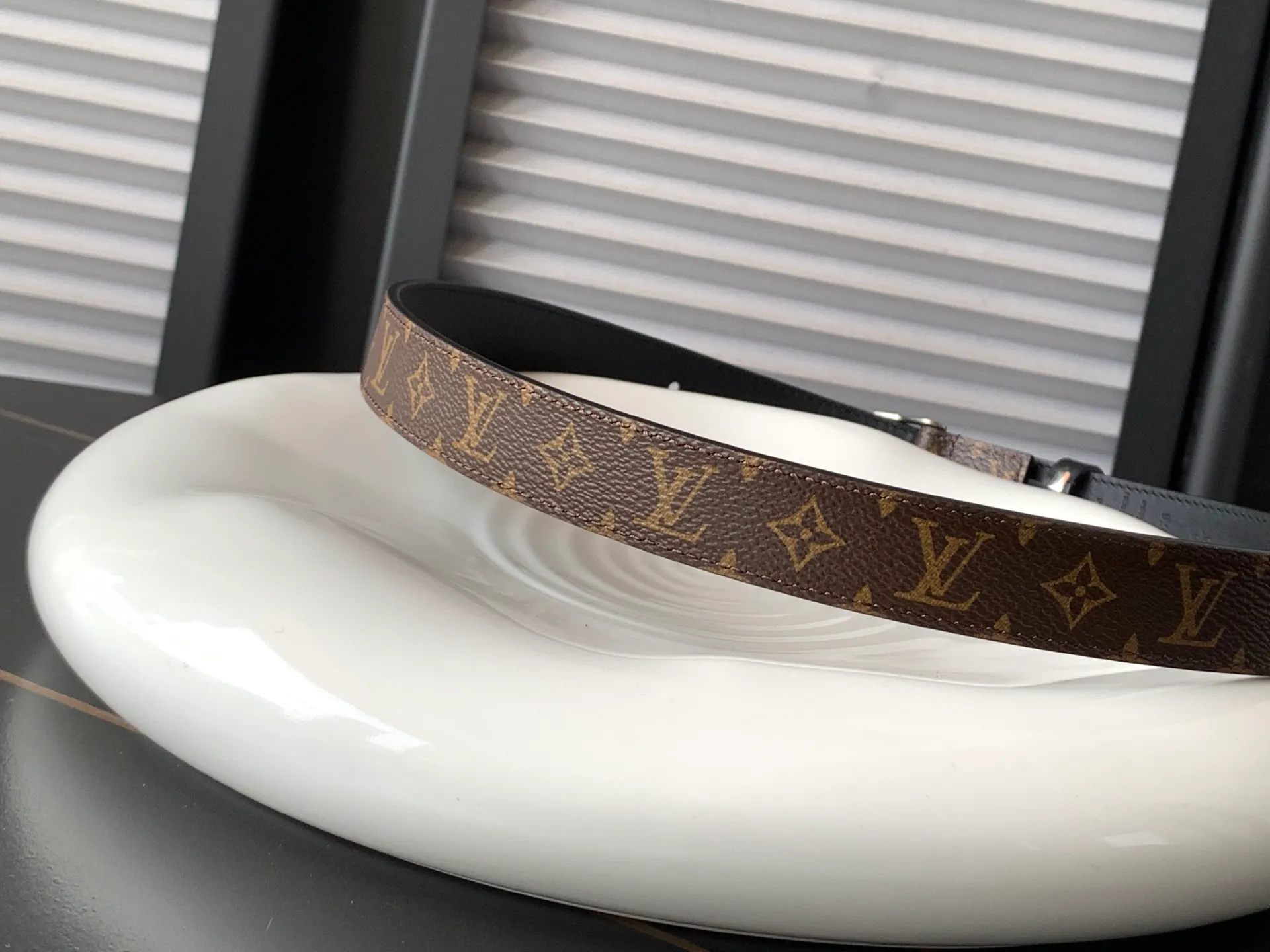 💰460💰Full set of packaging💰 💍Purchasing-grade LV⚡️🌹Treasure mold opening and customization🔨2025 counter new model. LV women's belt optional 3.0cm width latest two-color effect hardware, authentic and specially used for real-life shooting🎬