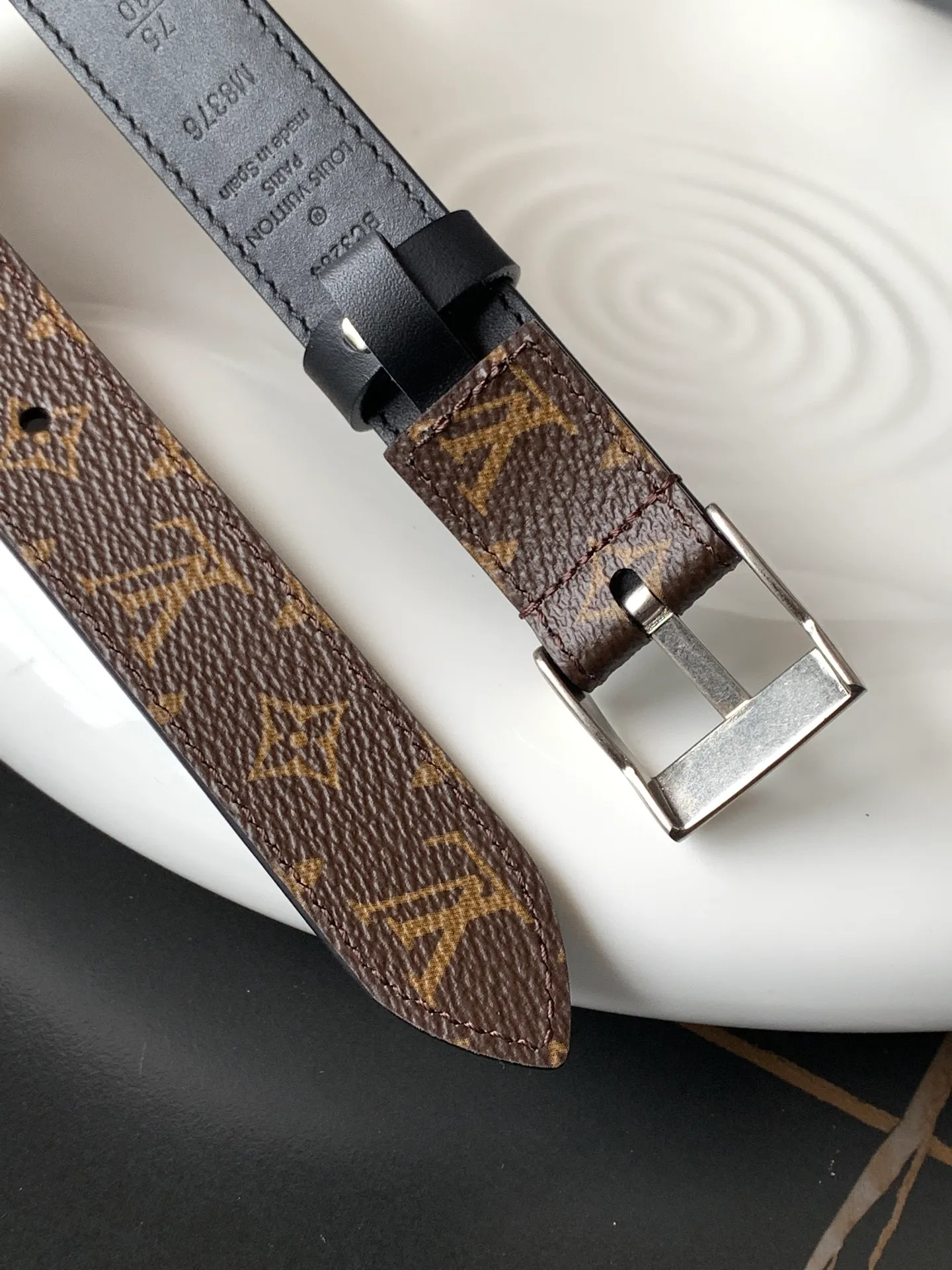 💰460💰Full set of packaging💰 💍Purchasing-grade LV⚡️🌹Treasure mold opening and customization🔨2025 counter new model. LV women's belt optional 3.0cm width latest two-color effect hardware, authentic and specially used for real-life shooting🎬