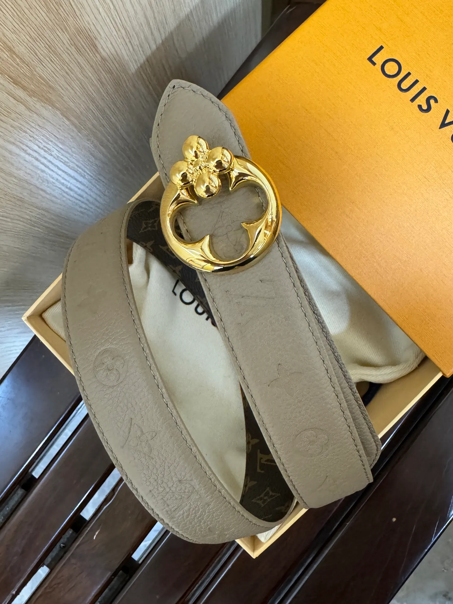 💰480💰Full package💰 💍Purchasing agent level LV women's belt⚡️🌹Width 3.0cm Customized canvas fabric/Imported Italian lychee embossed with pattern effect, ⚡️🌹Stainless steel electroplated thick gold flower-shaped hanging buckle⚡️🌹Double-sided available