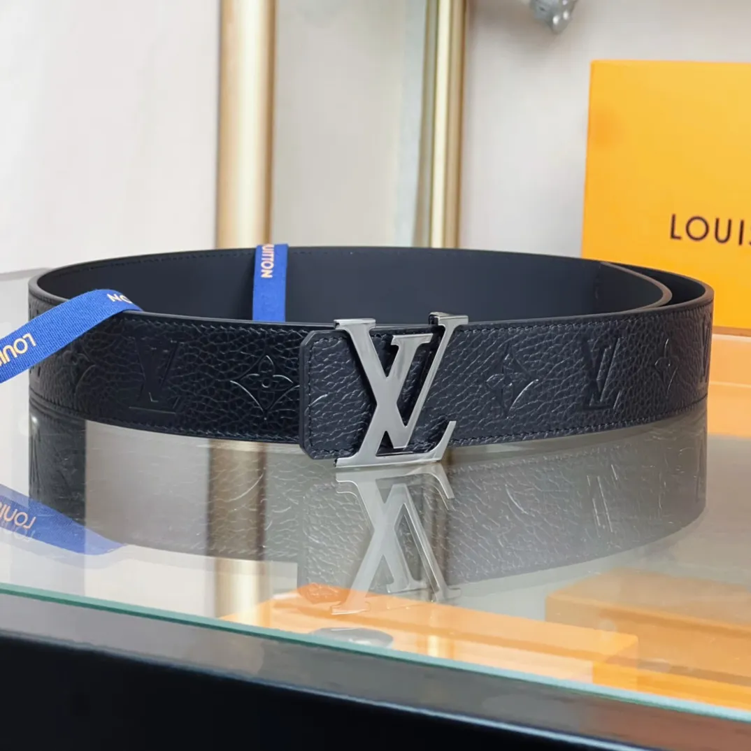 💰480💰Full package💰 💍Purchasing-grade LV M0424 latest model from the counter. This belt is specially tailored for overseas purchasing agents. The upper body is absolutely versatile and stylish! This is not an ordinary product in the market! High-definition details show you the true quality. Wear body 4.0cm