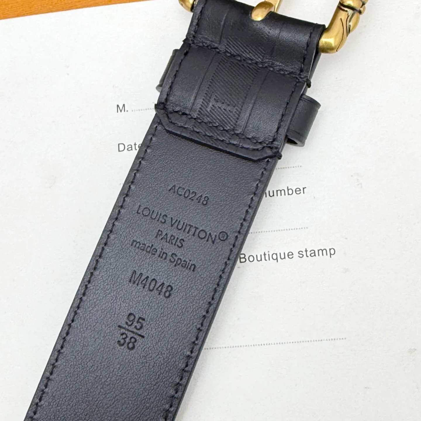 💰520💰Full package💰 💍Purchasing-grade LV⚡️🌹This Drift Rockabilly 3.5cm width belt shows strong aura and confident energy with the classic combination of deep tones and glossy metal parts. Cracked leather and intricate buckles subtly convey early rock and roll trends, breaking the traditional paradigm of men's wear.