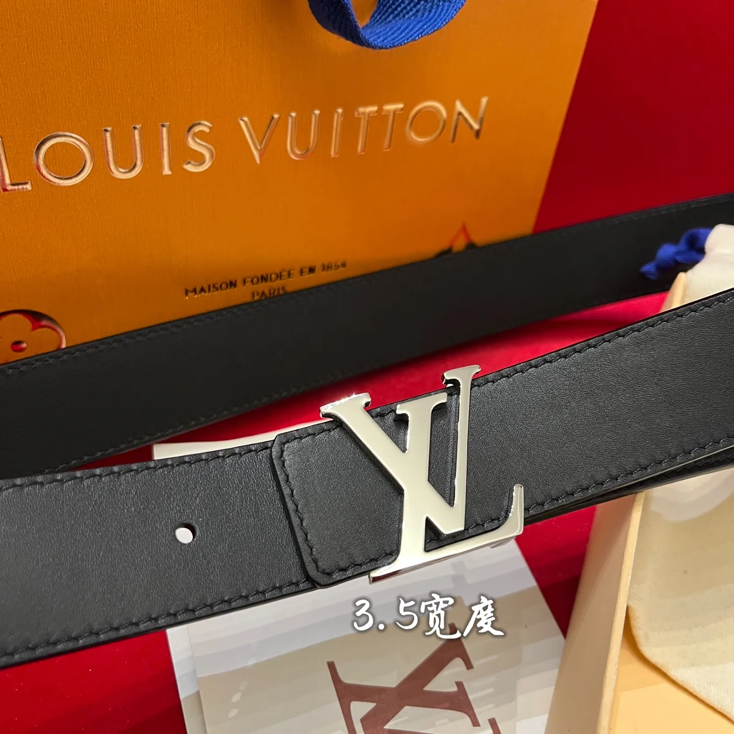 💰560💰Full package💰 💍Purchasing-grade LV⚡️🌹Simple but high-end fashionable✨❗️Donkey brand men’s belt⚡️🌹Width 3.5cm, imported calfskin on both sides, usable on both sides, brand new intricately intertwined exquisite buckles, this is the right choice for those who don’t like exaggerated big logos⚡️🌹