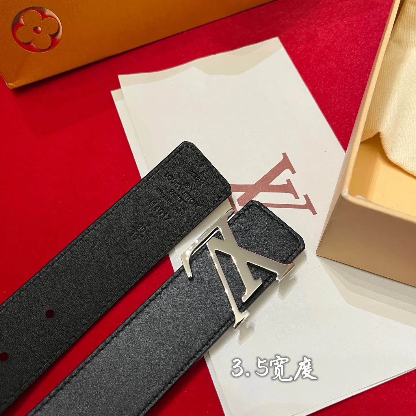 💰560💰Full package💰 💍Purchasing-grade LV⚡️🌹Simple but high-end fashionable✨❗️Donkey brand men’s belt⚡️🌹Width 3.5cm, imported calfskin on both sides, usable on both sides, brand new intricately intertwined exquisite buckles, this is the right choice for those who don’t like exaggerated big logos⚡️🌹