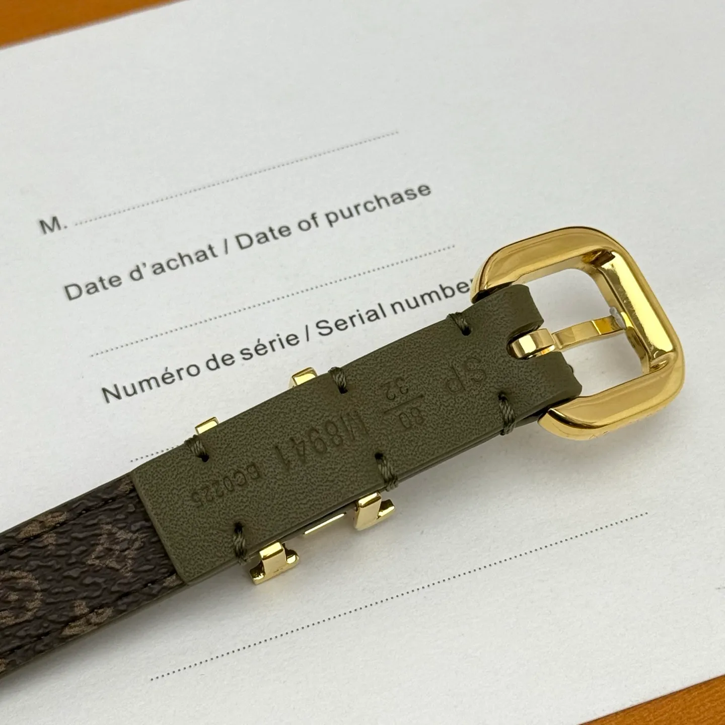 💰480💰Full package💰 💍Purchase level 1.5cm⚡️🌹LV Darling belt is made of smooth leather and Monogram canvas lining, with a marquise-shaped end to highlight the feminine style⚡️🌹The pin buckle exudes a chic atmosphere, and the glossy enamel is the finishing touch Mini LV The drawstring circle injects elegance into the brand’s classic elements⚡️🌹