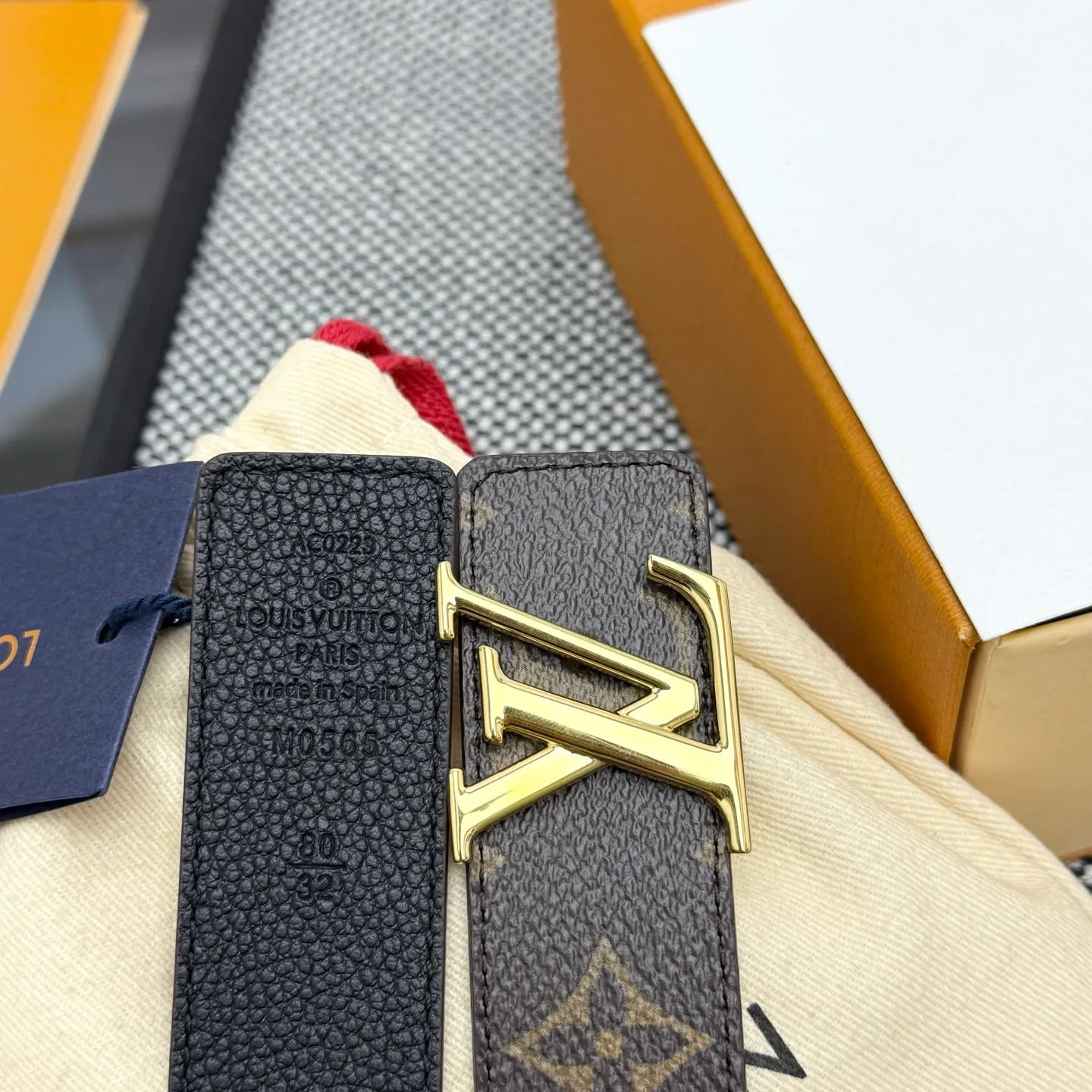 💰440💰Full package💰 💍Purchase level This style of LV Initiales⚡️Double-sided belt achieves two styles with a classic appearance⚡️Monogram canvas conveys leisure and comfort⚡️Grained cow leather reveals elegant style, matched with LV Initiales buckle⚡️Width 3.0cm
