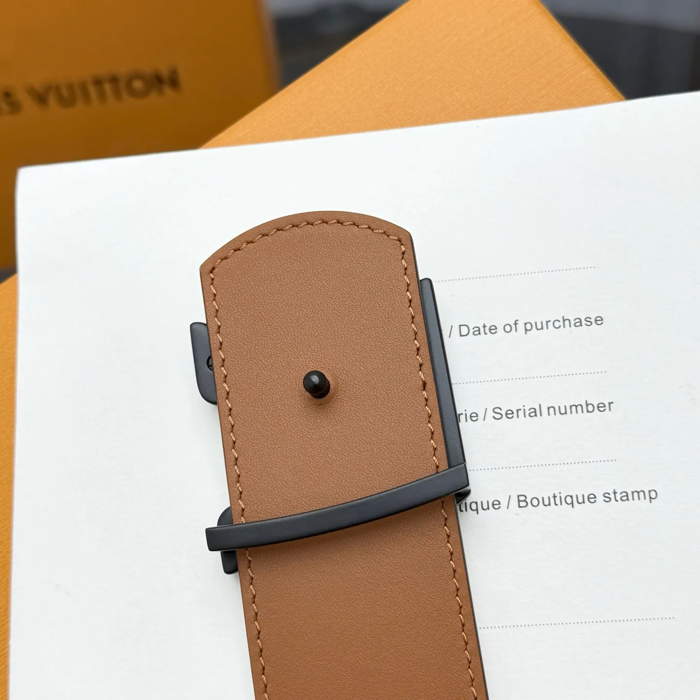 💰480💰Full package💰 💍Purchasing-grade LV⚡️🌹Dimension Monogram Héritage double-sided belt is spliced ​​with plain leather and Monogram coated canvas, presenting a new interpretation of the classic design. Brand elements are given a textured feel, and the LV letter buckle adds an eye-catching touch.