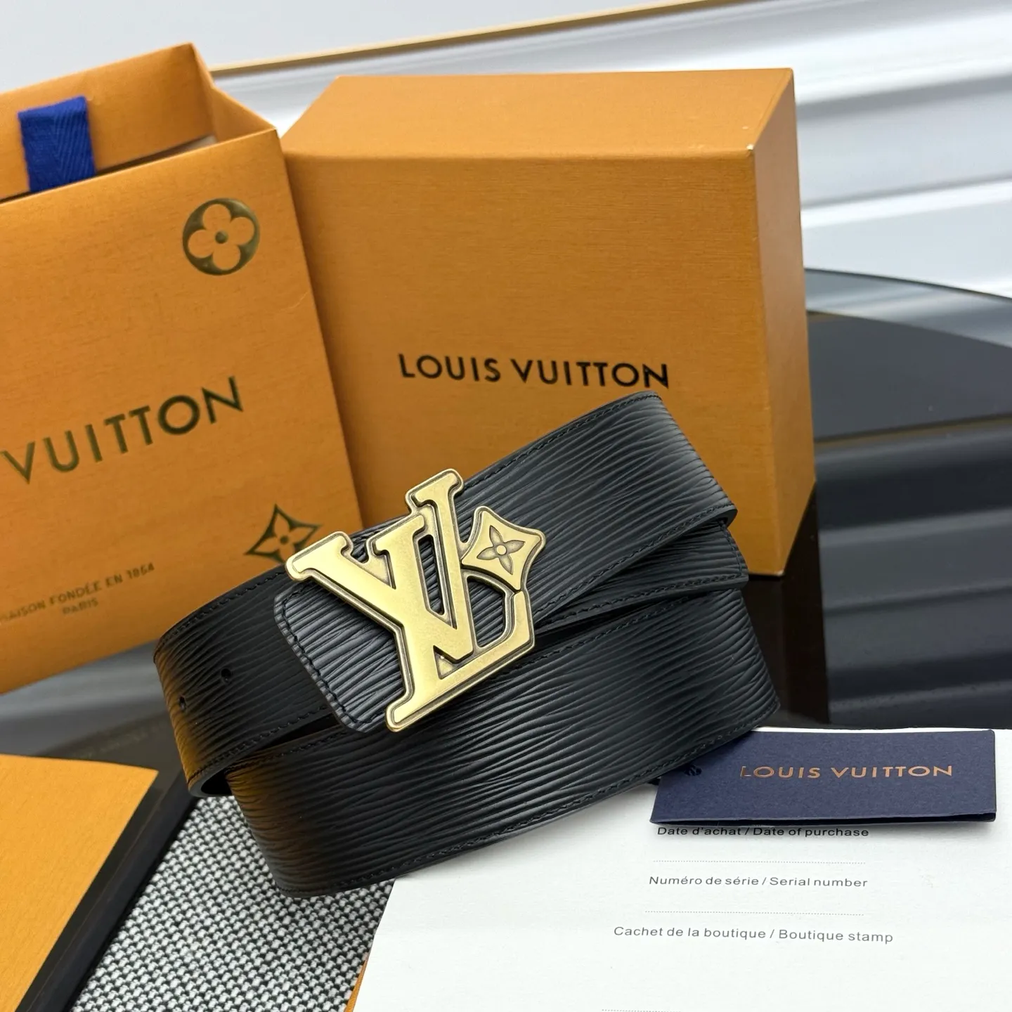 💰480💰Full package💰 💍Purchasing-grade LV⚡️🌹Dimension double-sided belt combines creative heritage with gorgeous street style, highlighting the fashion vision of creative director Pharrell Williams. Monogram canvas covers the outer layer, and the LV Dimension metal buckle shimmers with subtle luster, making it possible to express your personality in various occasions.