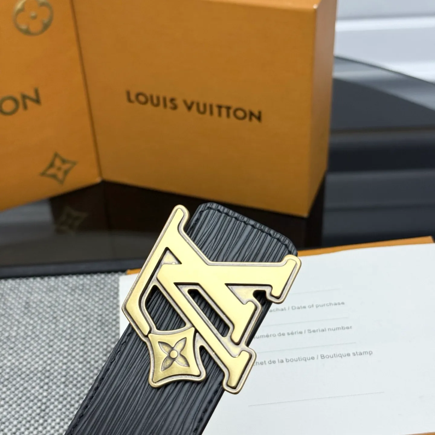 💰480💰Full package💰 💍Purchasing-grade LV⚡️🌹Dimension double-sided belt combines creative heritage with gorgeous street style, highlighting the fashion vision of creative director Pharrell Williams. Monogram canvas covers the outer layer, and the LV Dimension metal buckle shimmers with subtle luster, making it possible to express your personality in various occasions.
