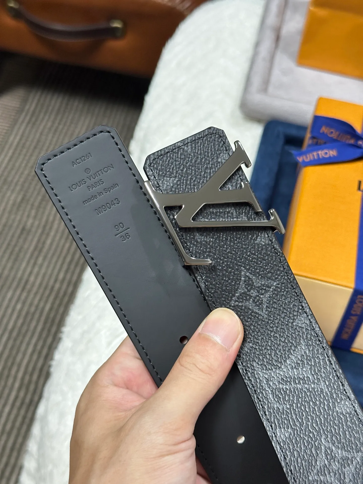 💰440💰Full set of packaging💰 💍Purchase grade LV Louis Vuitton M09043 Black Presbyopia Width 4.0cm Premium LV Buckle