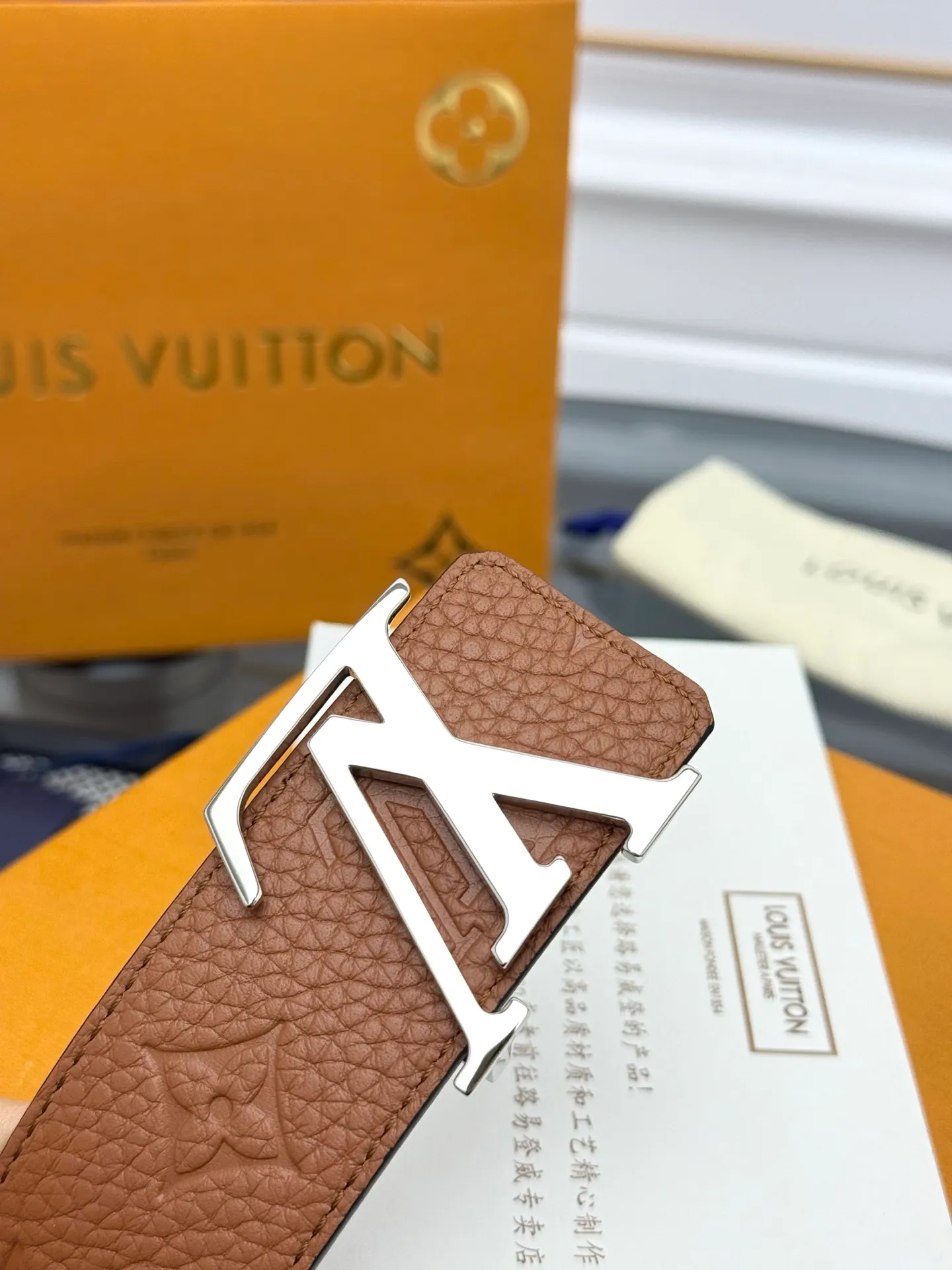 💰520💰Full package💰 💍Purchase level LV⚡️🌹Trendy men's wear New belt L V NEW Width 4cm The belt surface is made of imported Togo pebbles embossed with floral patterns. Pure black original calfskin bottom. Excellent hand feel. Paired with exquisite buckles of the same color as the belt. Multi-color🉑selected. Matches original packaging📦