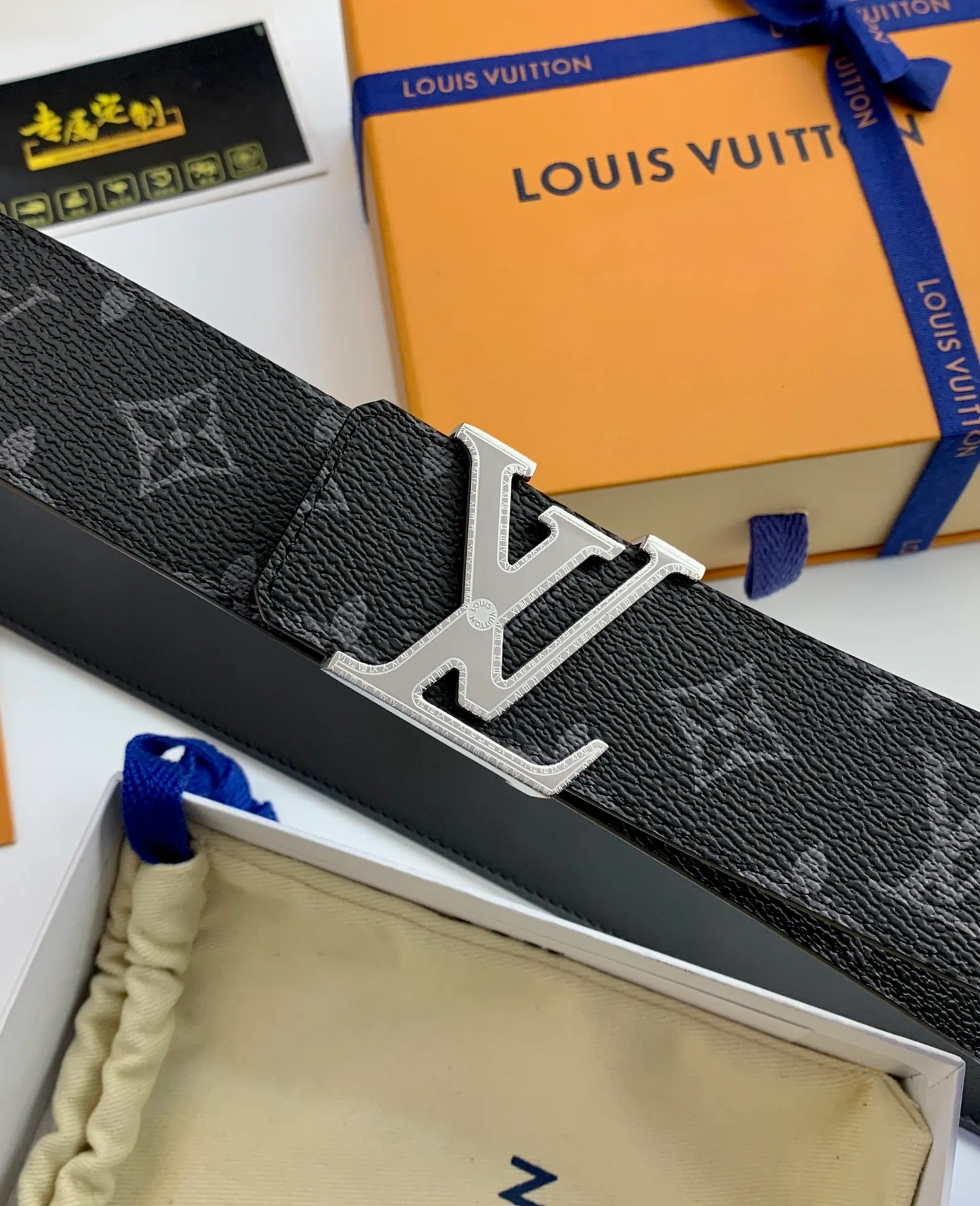 💰480💰Full package💰 💍Purchase-grade LV classic black presbyopic canvas belt, 40 mm wide, with new high-quality steel buckle, perfect match for business clothing. Timeless classic, zero difference from the original product