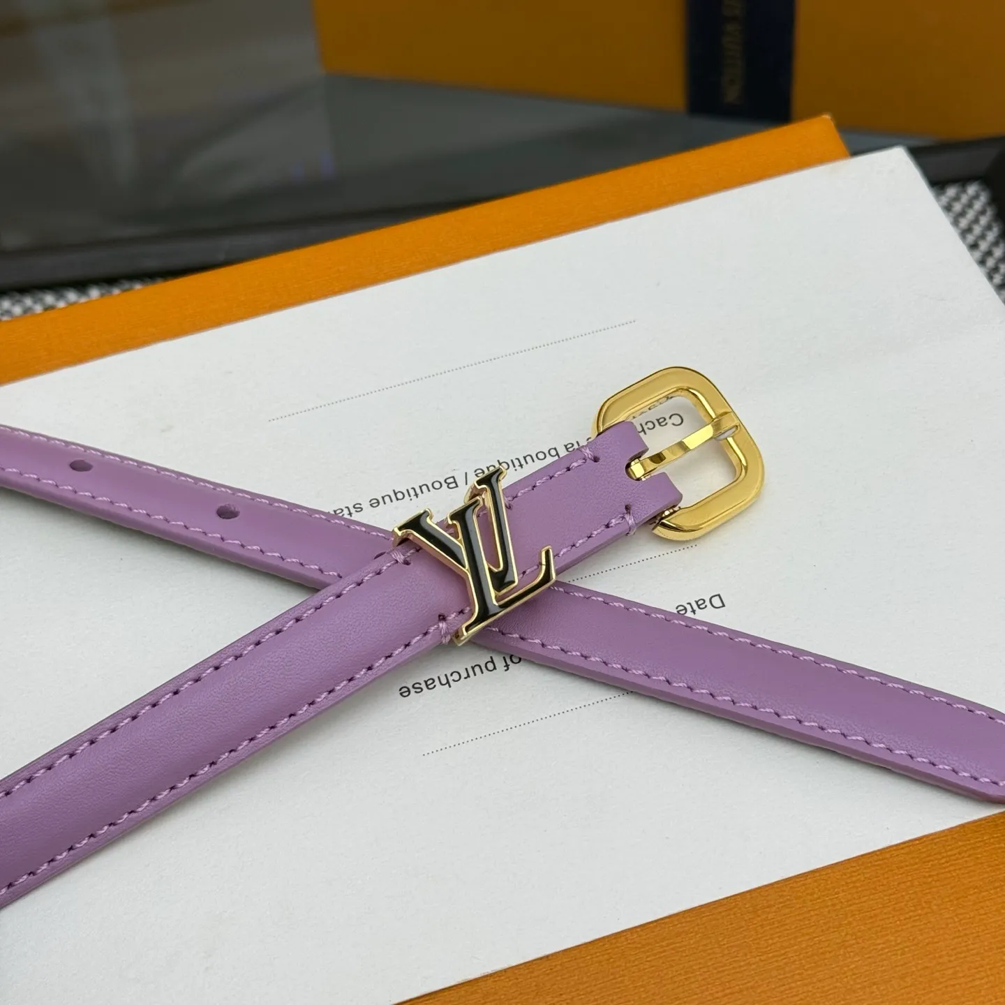💰480💰Full package💰 💍Purchase level 1.5cm⚡️🌹LV Darling belt is made of smooth leather and Monogram canvas lining, with a marquise-shaped end to highlight the feminine style⚡️🌹The pin buckle exudes a chic atmosphere, and the glossy enamel is the finishing touch Mini LV The drawstring circle injects elegance into the brand’s classic elements⚡️🌹