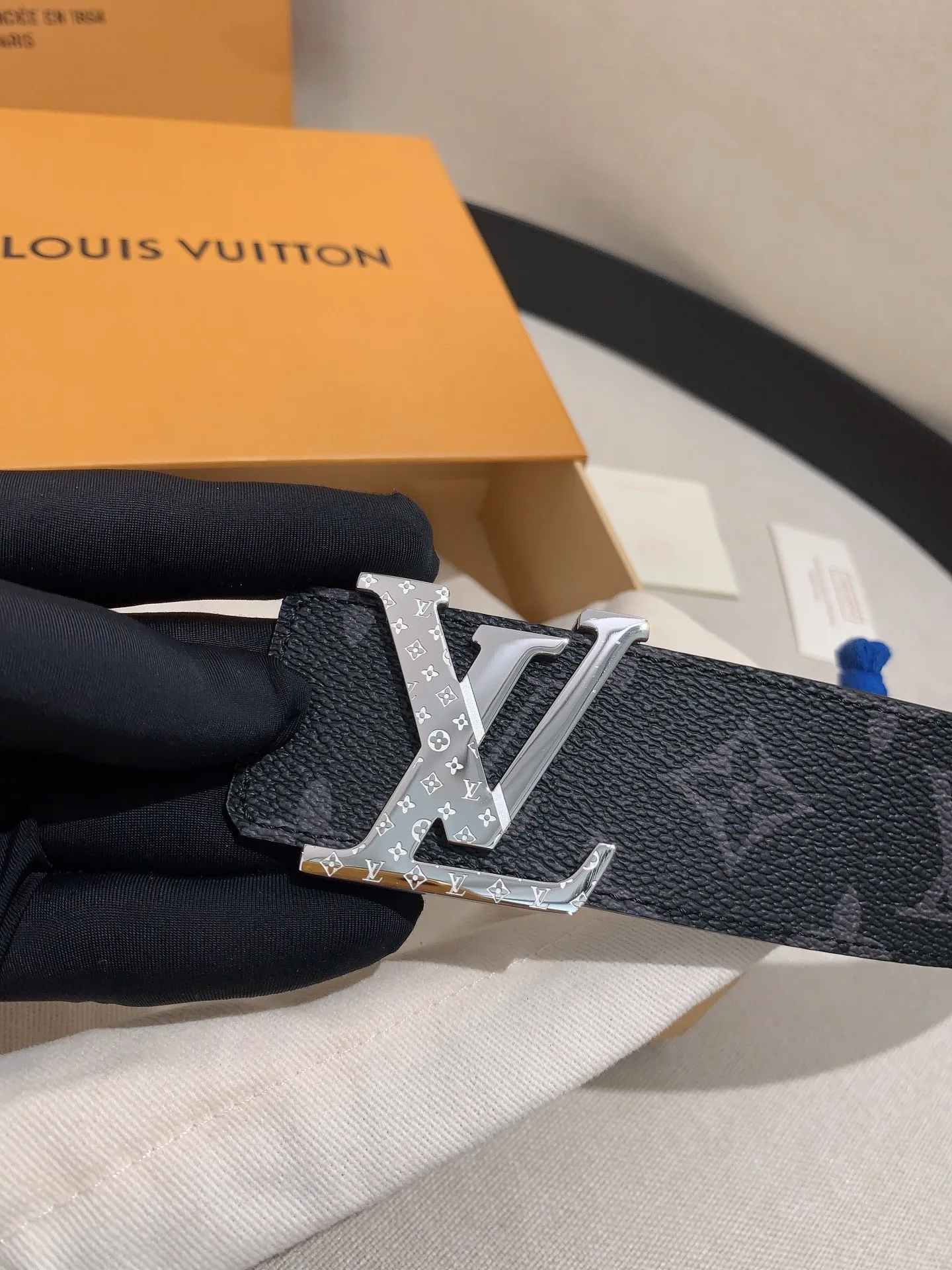 💰480💰Full package💰 💍Purchase level Men's LV Louis Vuitton belt Men's classic cowhide belt with 316 stainless steel Pin buckle with engraved letters Lv buckle Width: 4.0cm