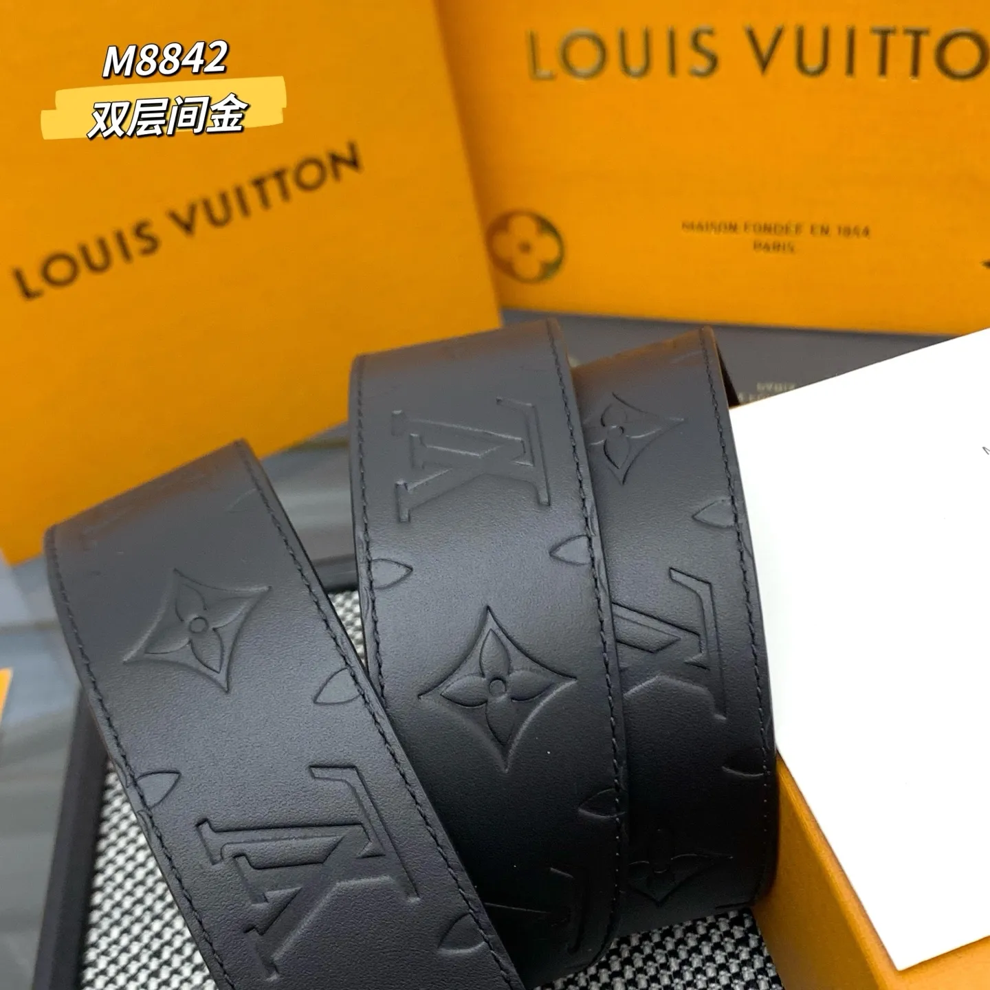 💰480💰Full package💰 💍Purchasing-grade M8842 LV Dimension double-sided waist is made of deep leather with Monogram pattern embossed on it. When flipped over, the delicate and smooth side will appear, revealing a calm charm in elegance. The eye-catching LV letter buckle is outlined in gradient tones, giving the classic design a trendy twist. Width 4.0cm