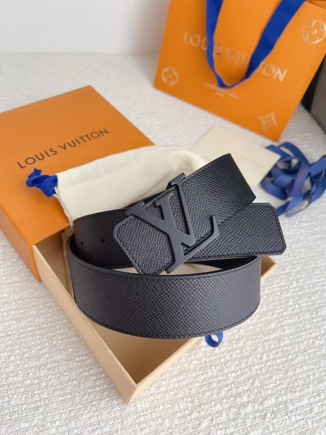 💰480💰Full package💰 💍Purchase level L0UIS VUITT0N (LV)⚡️🌹Men's counter quality palm print belt, width 4.0cm, equipped with stainless steel letter buckle, buckle head can be matched as you like ~ double-sided calfskin design, soft leather, delicate and comfortable feel