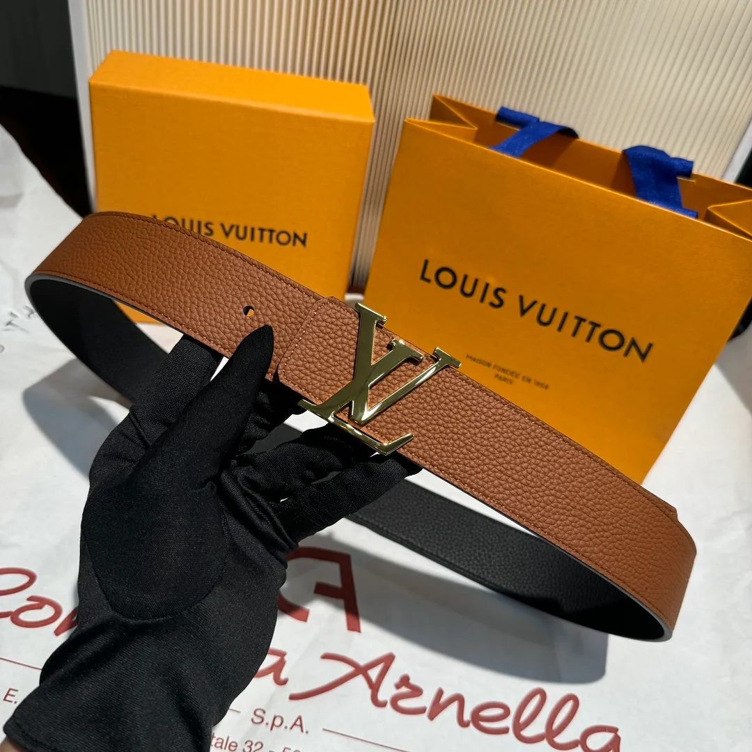 💰480💰Full package💰 💍Purchasing-grade LV luxury modern Taurillon leather, decorated with the brand's iconic LV initials, simple and elegant style. The belt is soft and strong, suitable for both formal wear (such as formal wear) and casual wear, and is highly practical. Width 4.0cm