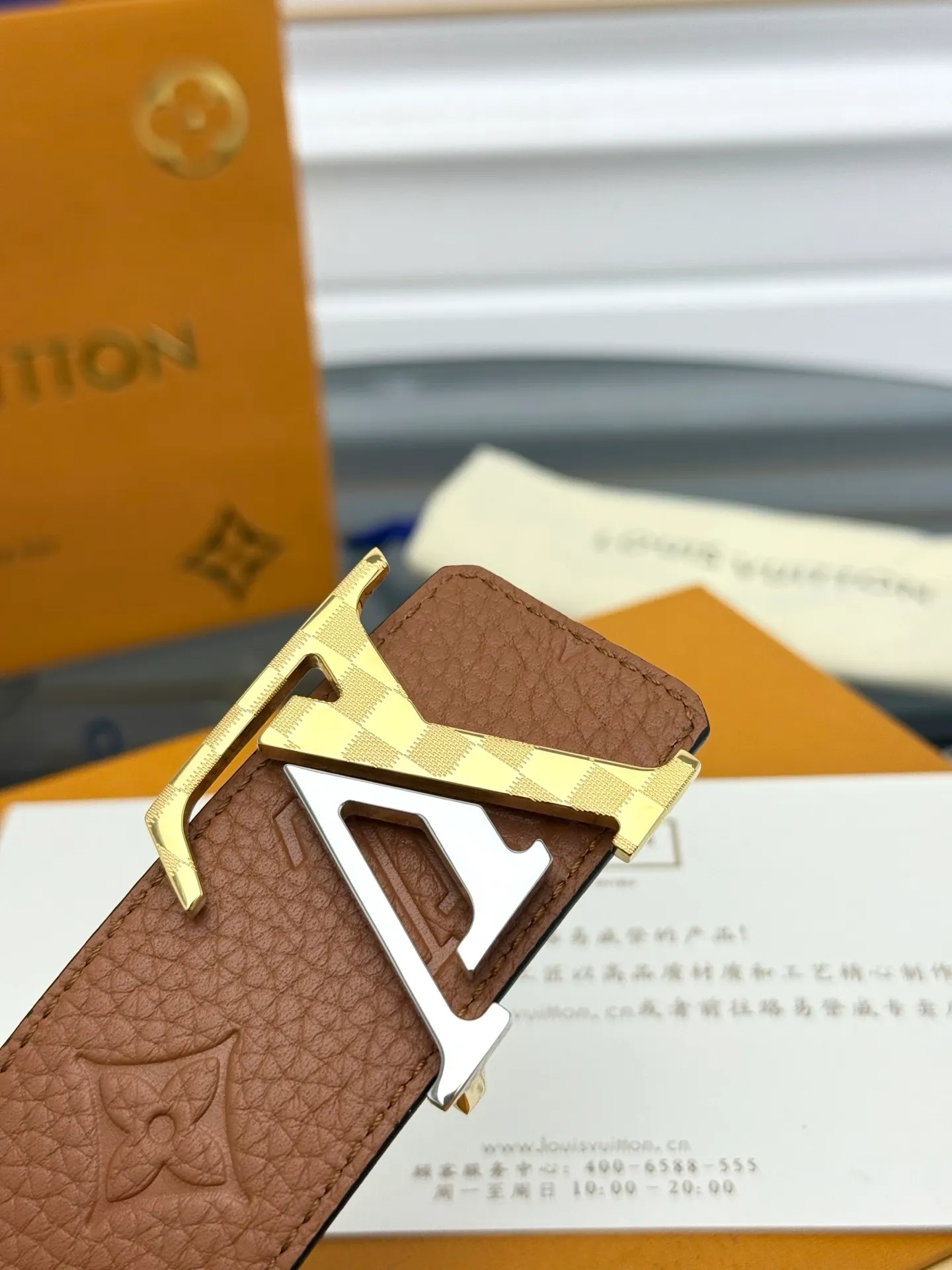 💰520💰Full package💰 💍Purchase level LV⚡️🌹Trendy men's wear New belt L V NEW Width 4cm The belt surface is made of imported Togo pebbles embossed with floral patterns. Pure black original calfskin bottom. Excellent hand feel. Paired with exquisite buckles of the same color as the belt. Multi-color🉑selected. Matches original packaging📦