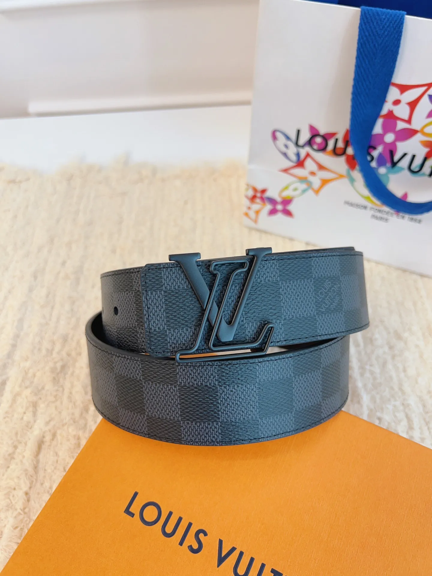 💰480💰Authentic packaging💰 💍Purchase level LV new~⚡️Lvjia France🇫🇷Original leather material⚡️Size 4.0cm⚡️Imported hardware The hardware in the furnace is not what you see in the market iT water-adjusted hardware