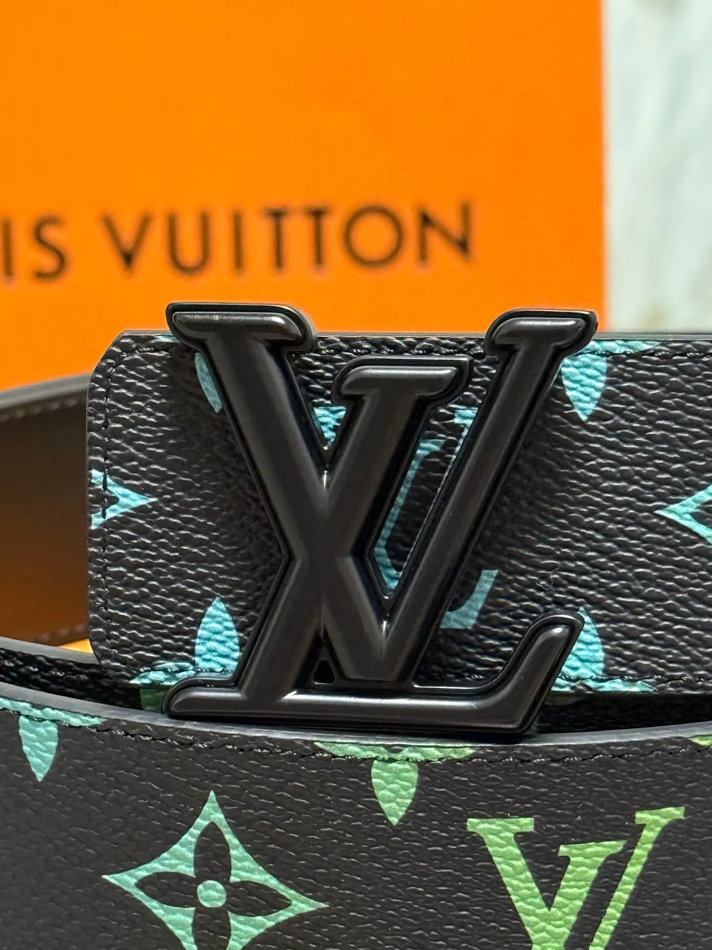 💰520💰Full package💰 💍Purchase level trendy men's wear New belt LV🆕 Width 4.0cm⚡️🌹The belt surface is made of customized canvas fabric Solid color original calfskin bottom⚡️🌹Excellent hand feel Paired with exquisite buckles in the same color as the belt⚡️🌹Double-sided🉑