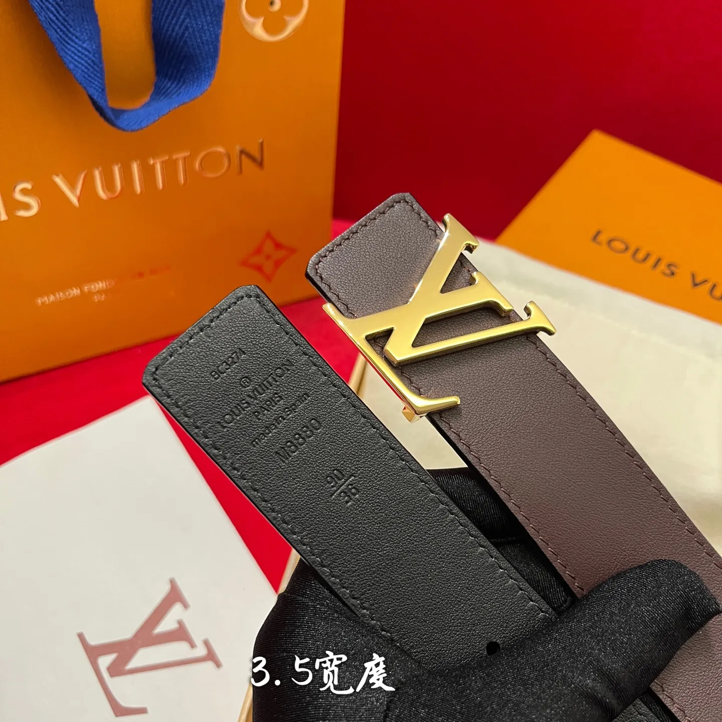 💰560💰Full package💰 💍Purchasing-grade LV⚡️🌹Simple but high-end fashionable✨❗️Donkey brand men’s belt⚡️🌹Width 3.5cm, imported calfskin on both sides, usable on both sides, brand new intricately intertwined exquisite buckles, this is the right choice for those who don’t like exaggerated big logos⚡️🌹