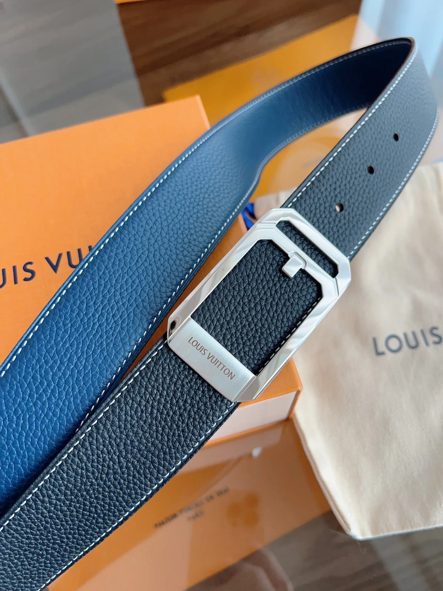 💰480💰Full package💰 💍Purchase grade LV🌹Width 3.8cm Double-sided first layer togo pebbled pattern Soft leather ⚡️🌹Double-sided available, fine workmanship, good quality⚡️🌹Stainless steel buckle (gold silver) code size 100-125cm