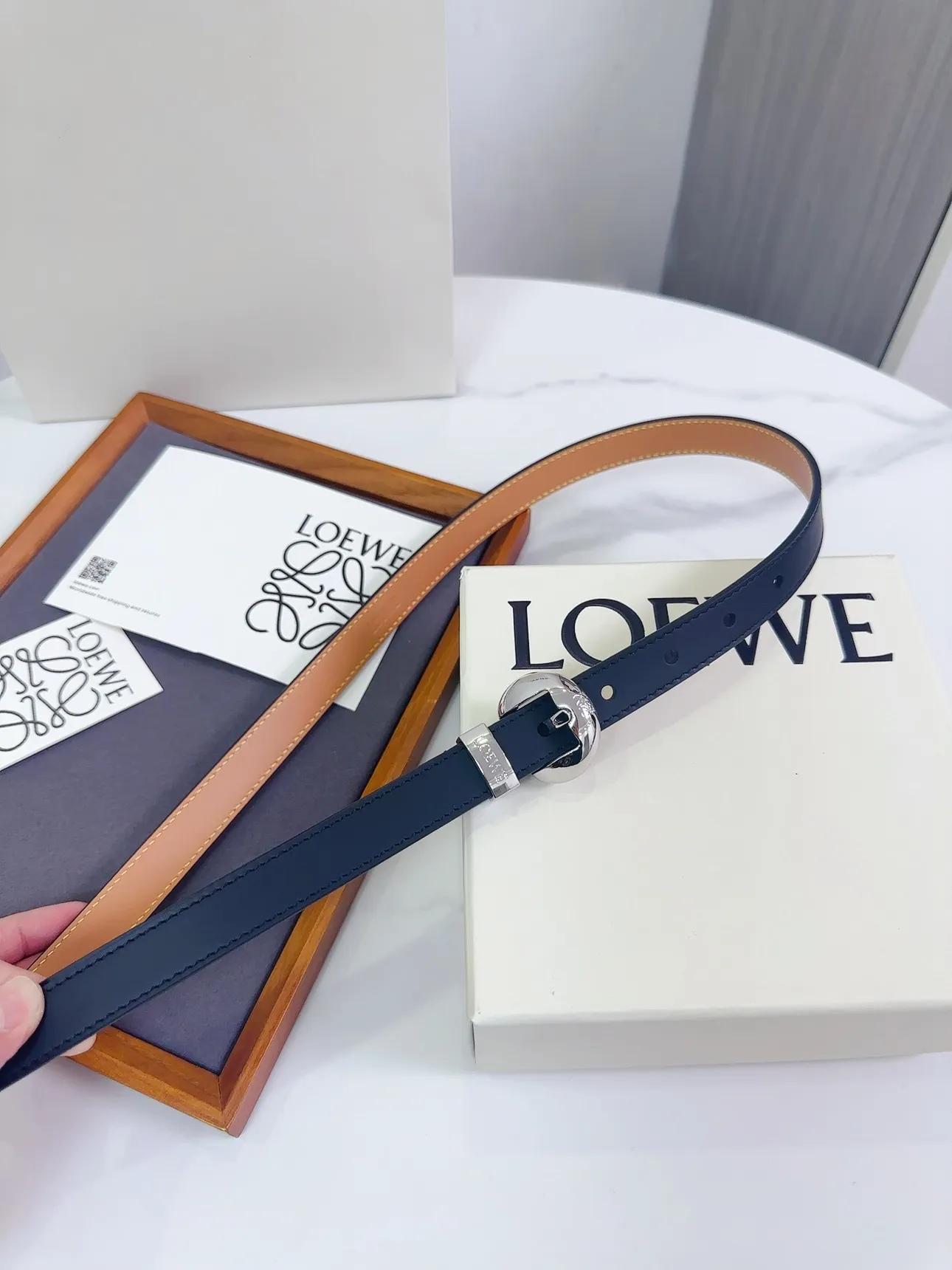 💰460💰Full package💰 💍Purchasing-grade LOEWE counter latest belt of the same style [Celebration][Celebration] Made of smooth cow leather narrow belt with Anagram Pebble pin buckle Excellent craftsmanship Personalized shape Exquisite material Width: 2.0cm