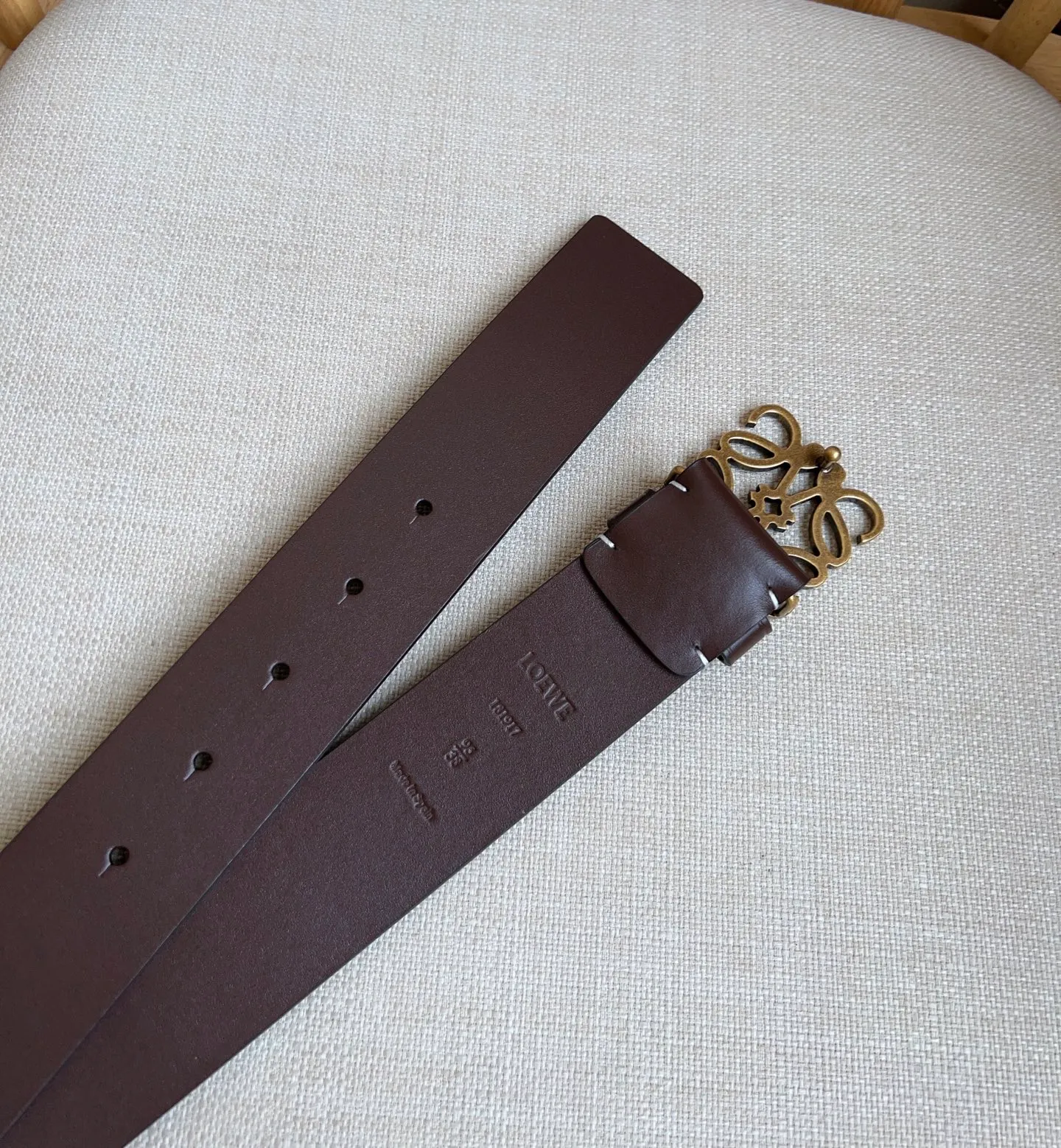 💰480💰Full package💰 💍Purchasing-grade LOEWE counter's latest belt of the same style [Celebration][Celebration] Made of smooth cow leather belt, equipped with LOEWE Anagram pin buckle five-hole adjustment, excellent craftsmanship, personalized shape, exquisite material, width: 4.0cm