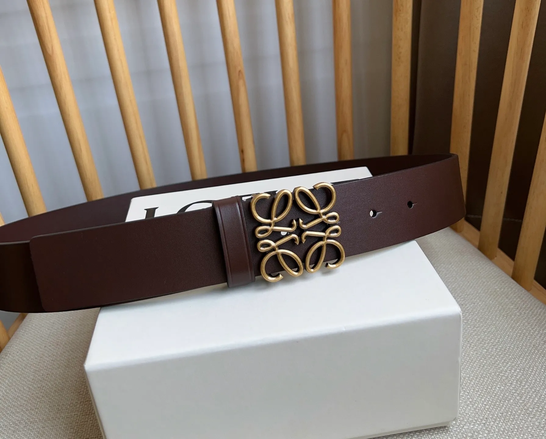 💰480💰Full package💰 💍Purchasing-grade LOEWE counter's latest belt of the same style [Celebration][Celebration] Made of smooth cow leather belt, equipped with LOEWE Anagram pin buckle five-hole adjustment, excellent craftsmanship, personalized shape, exquisite material, width: 4.0cm