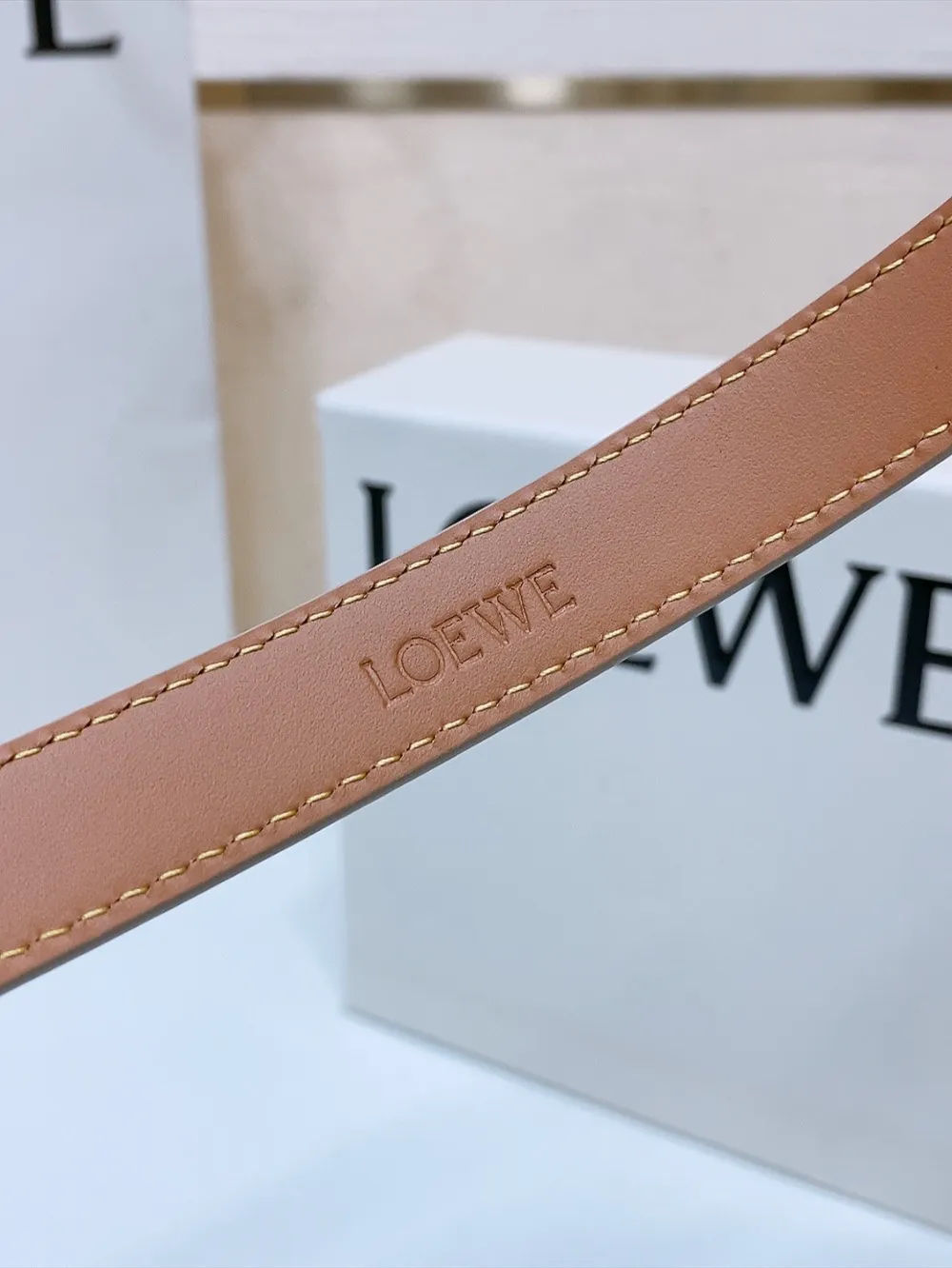 💰460💰Full package💰 💍Purchasing-grade LOEWE counter latest belt of the same style [Celebration][Celebration] Made of smooth cow leather narrow belt with Anagram Pebble pin buckle Excellent craftsmanship Personalized shape Exquisite material Width: 2.0cm