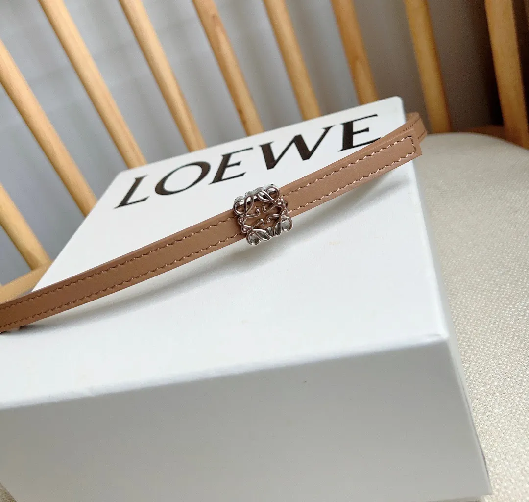 💰440💰Complete package💰 💍Purchasing-grade LOEWE counter's latest belt of the same style [Celebration][Celebration] Made of smooth cow leather double-sided belt, bright Anagram cube pin buckle, five-hole adjustment, excellent craftsmanship, personalized shape, exquisite material, width: 1.0cm