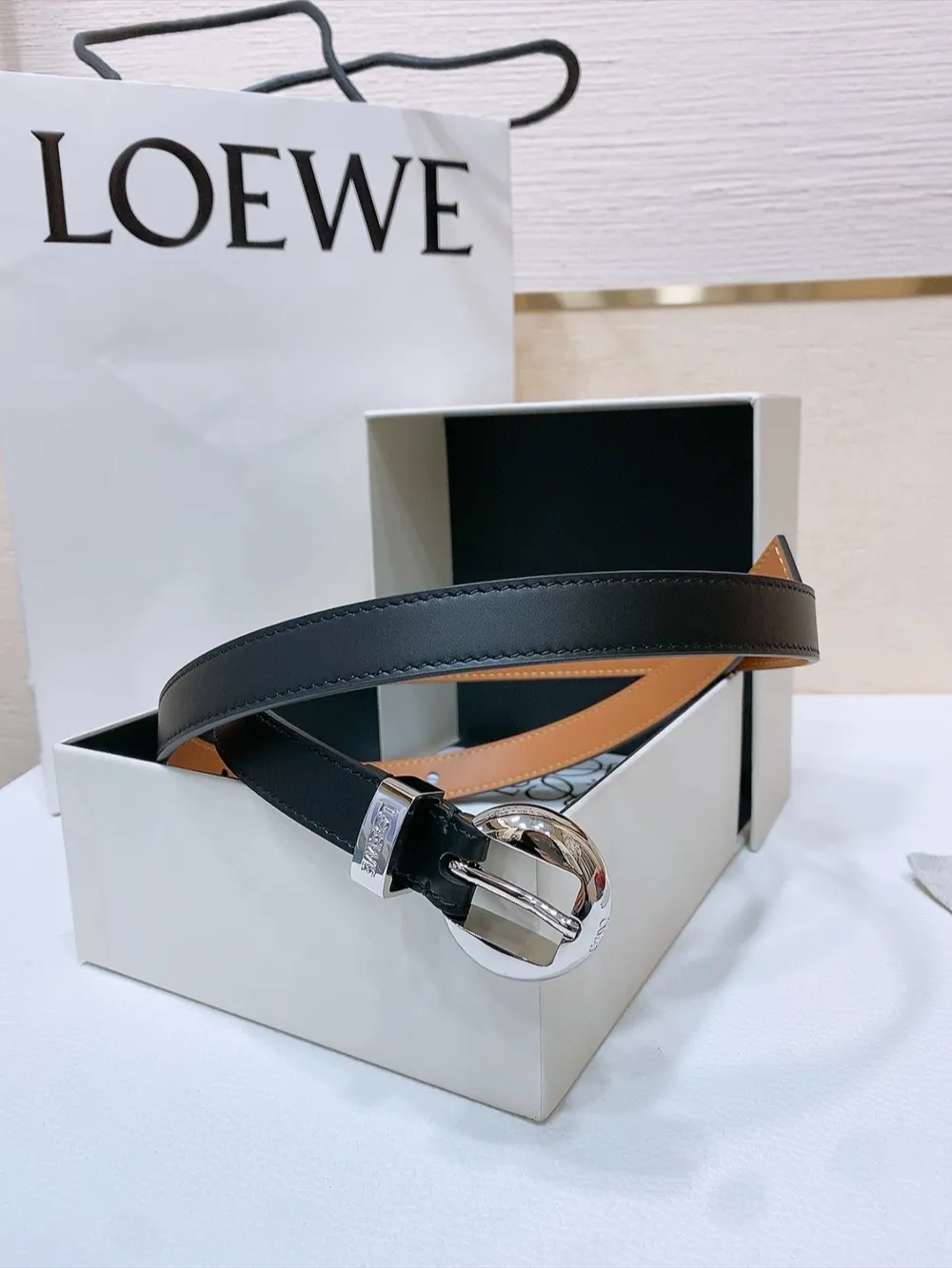 💰460💰Full package💰 💍Purchasing-grade LOEWE counter latest belt of the same style [Celebration][Celebration] Made of smooth cow leather narrow belt with Anagram Pebble pin buckle Excellent craftsmanship Personalized shape Exquisite material Width: 2.0cm