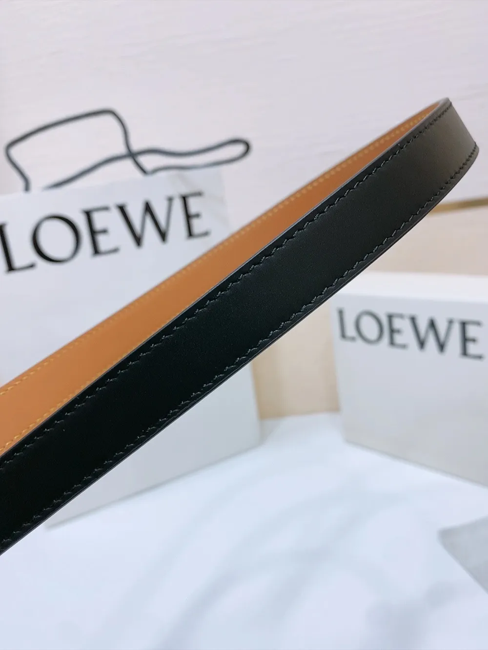 💰460💰Full package💰 💍Purchasing-grade LOEWE counter latest belt of the same style [Celebration][Celebration] Made of smooth cow leather narrow belt with Anagram Pebble pin buckle Excellent craftsmanship Personalized shape Exquisite material Width: 2.0cm