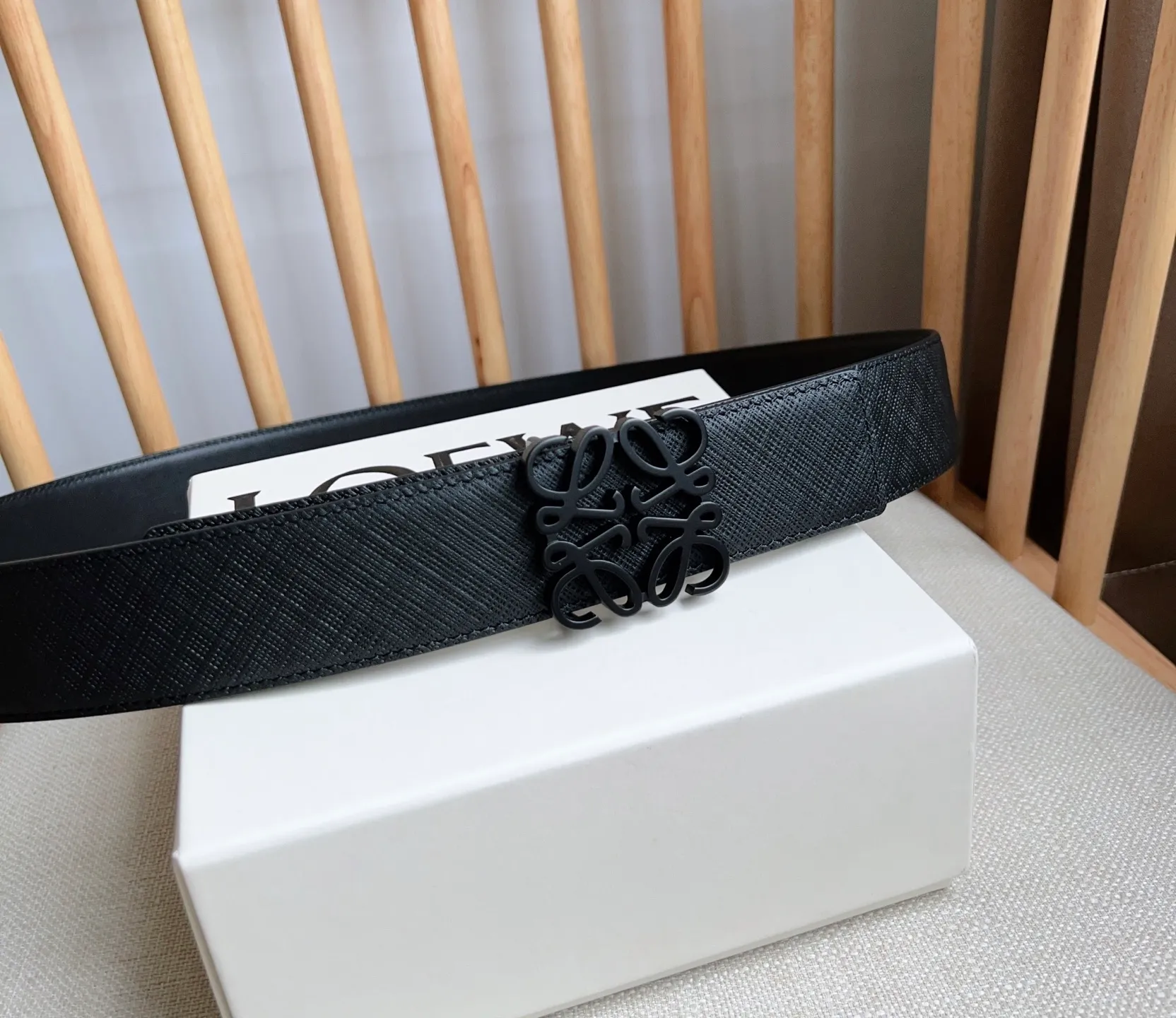 💰480💰Full package💰 💍Purchasing-grade LOEWE⚡️🌹The latest counter belt of the same style, double-sided first-layer cowhide⚡️🌹Simple shape and exquisite material quality, committed to creating fashionable products in different fields⚡️🌹Width: 4.0cm