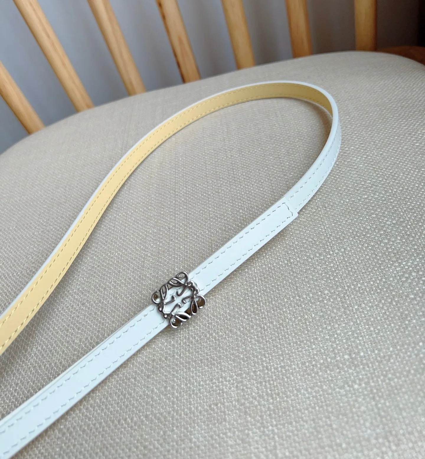 💰440💰Complete package💰 💍Purchasing-grade LOEWE counter's latest belt of the same style [Celebration][Celebration] Made of smooth cow leather double-sided belt, bright Anagram cube pin buckle, five-hole adjustment, excellent craftsmanship, personalized shape, exquisite material, width: 1.0cm