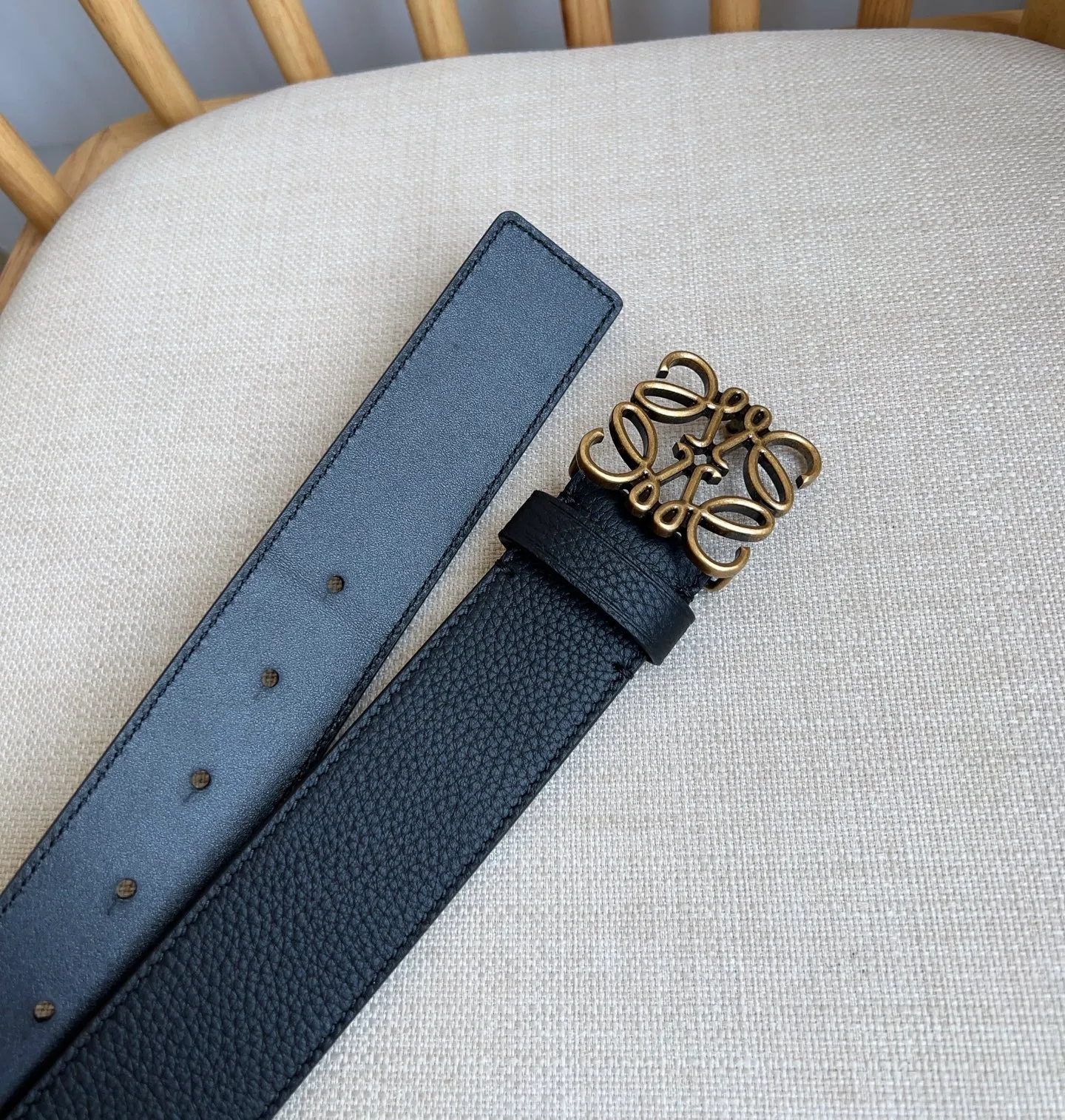💰480💰Full package💰 💍Purchasing-grade LOEWE counter's latest belt of the same style [Celebration][Celebration] Made of smooth cow leather belt, equipped with LOEWE Anagram pin buckle five-hole adjustment, excellent craftsmanship, personalized shape, exquisite material, width: 4.0cm