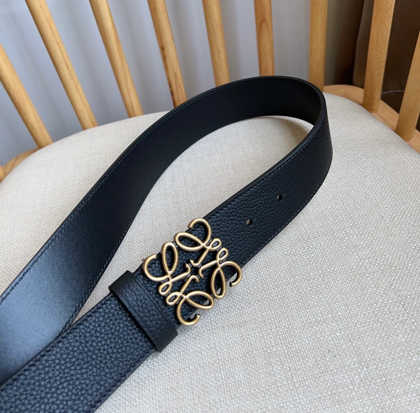 💰480💰Full package💰 💍Purchasing-grade LOEWE counter's latest belt of the same style [Celebration][Celebration] Made of smooth cow leather belt, equipped with LOEWE Anagram pin buckle five-hole adjustment, excellent craftsmanship, personalized shape, exquisite material, width: 4.0cm