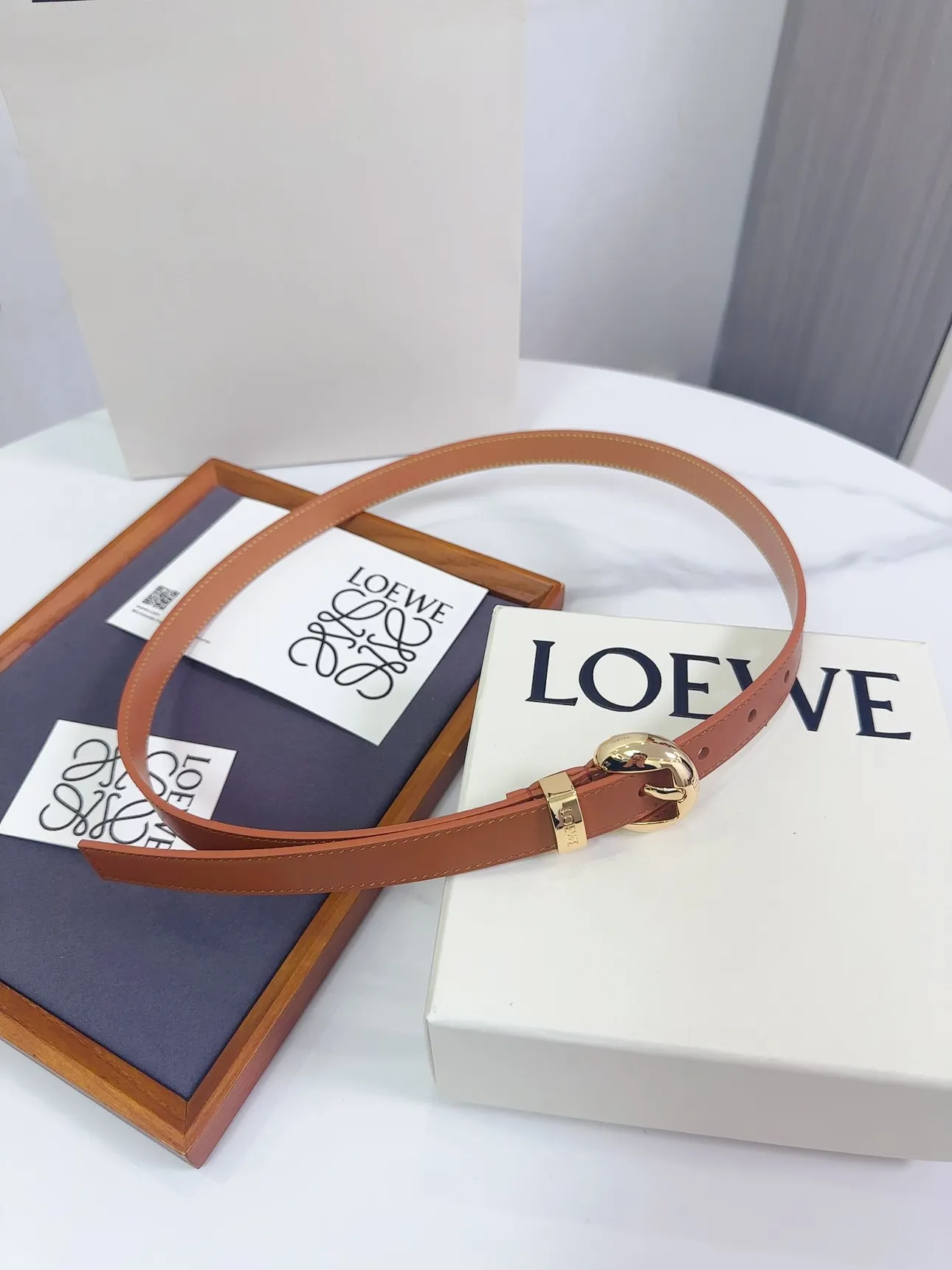 💰460💰Full package💰 💍Purchasing-grade LOEWE counter latest belt of the same style [Celebration][Celebration] Made of smooth cow leather narrow belt with Anagram Pebble pin buckle Excellent craftsmanship Personalized shape Exquisite material Width: 2.0cm