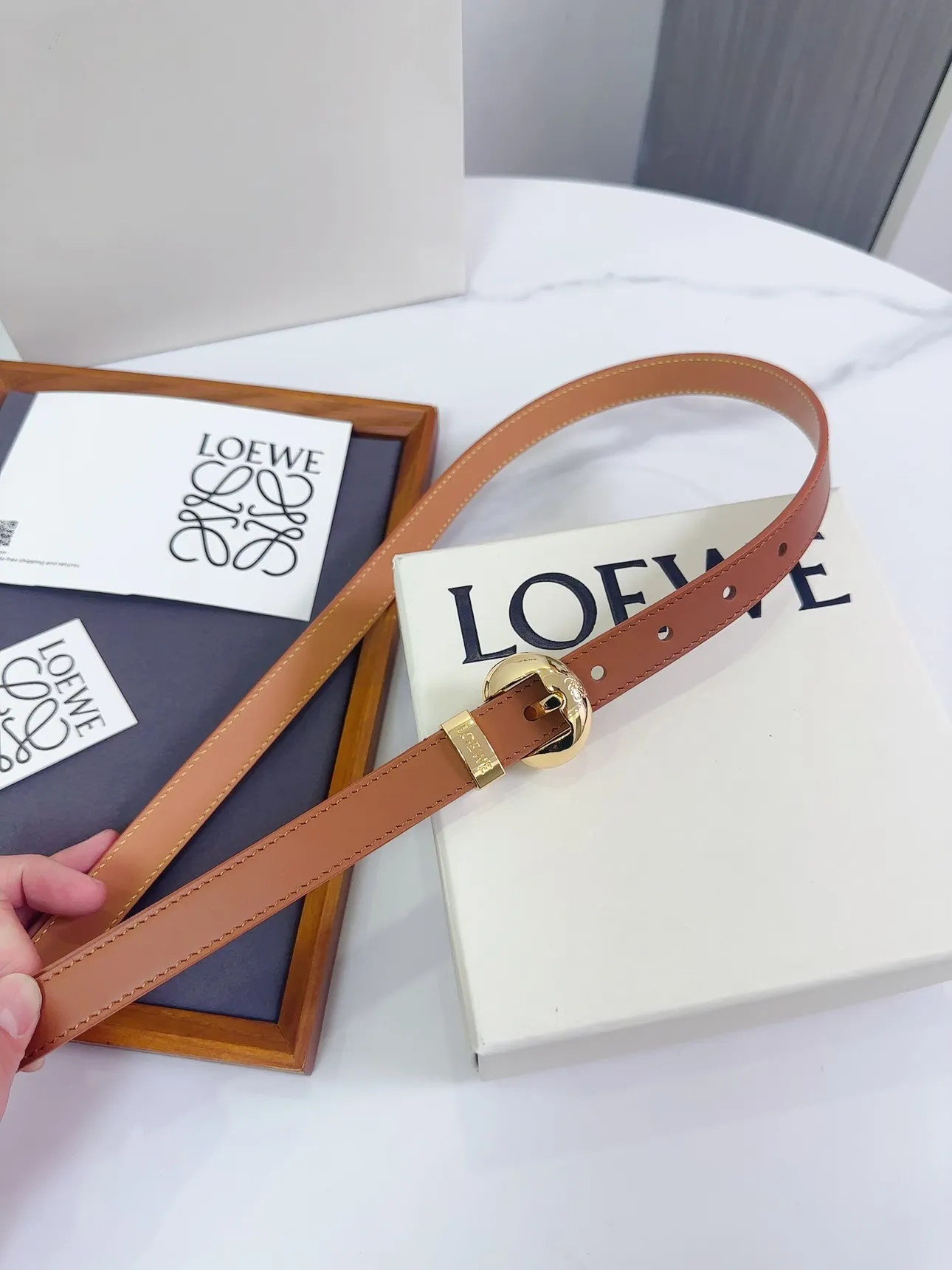 💰460💰Full package💰 💍Purchasing-grade LOEWE counter latest belt of the same style [Celebration][Celebration] Made of smooth cow leather narrow belt with Anagram Pebble pin buckle Excellent craftsmanship Personalized shape Exquisite material Width: 2.0cm